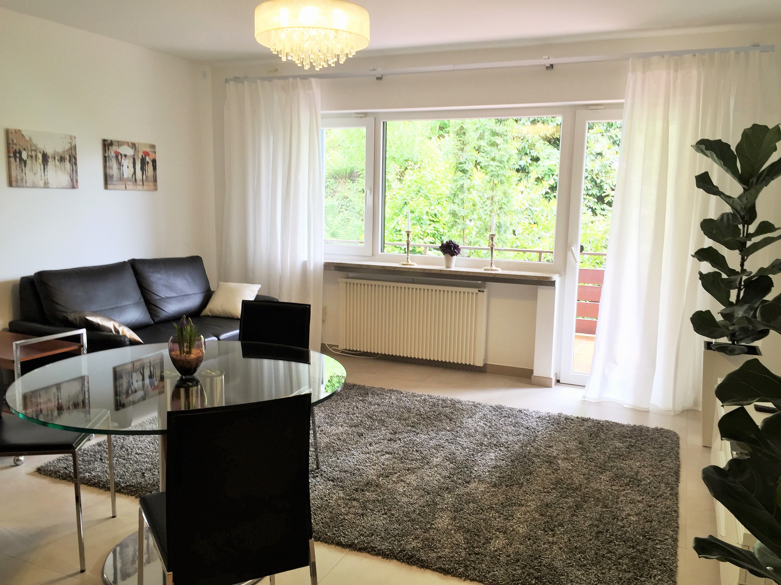 Central+completely new+big balcony+free parking