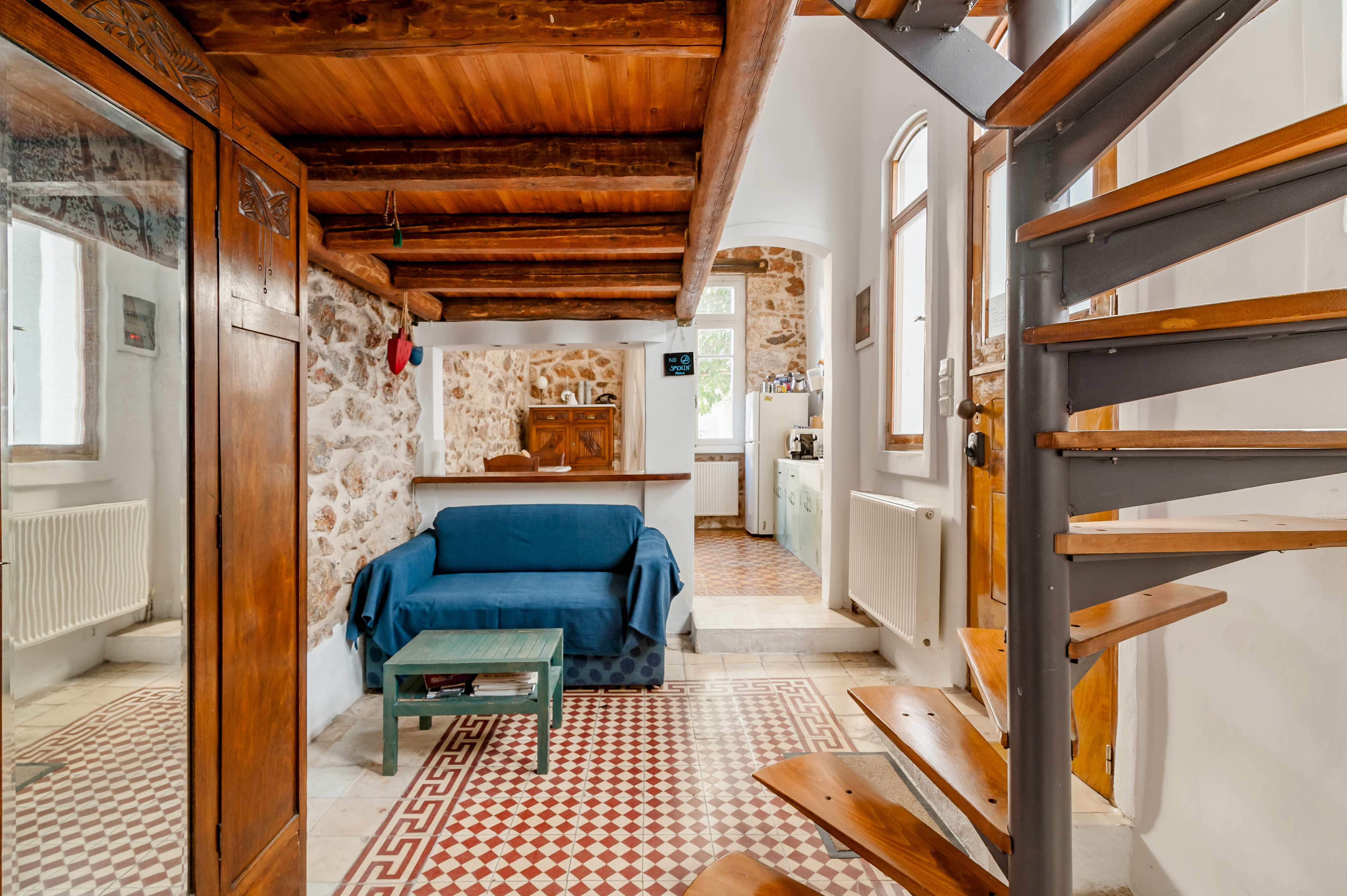 30 Sqm of wood & stone- Non-Smoker's Paradise