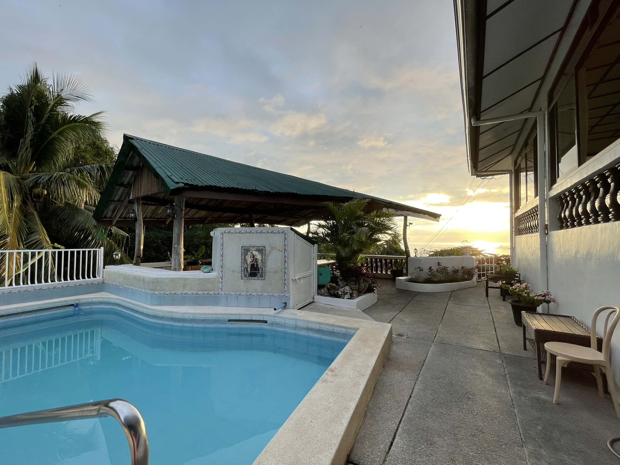 Batangas Beach Overlooking Resort w/ 3 to 5 Rooms Houses for Rent in Lian, Calabarzon