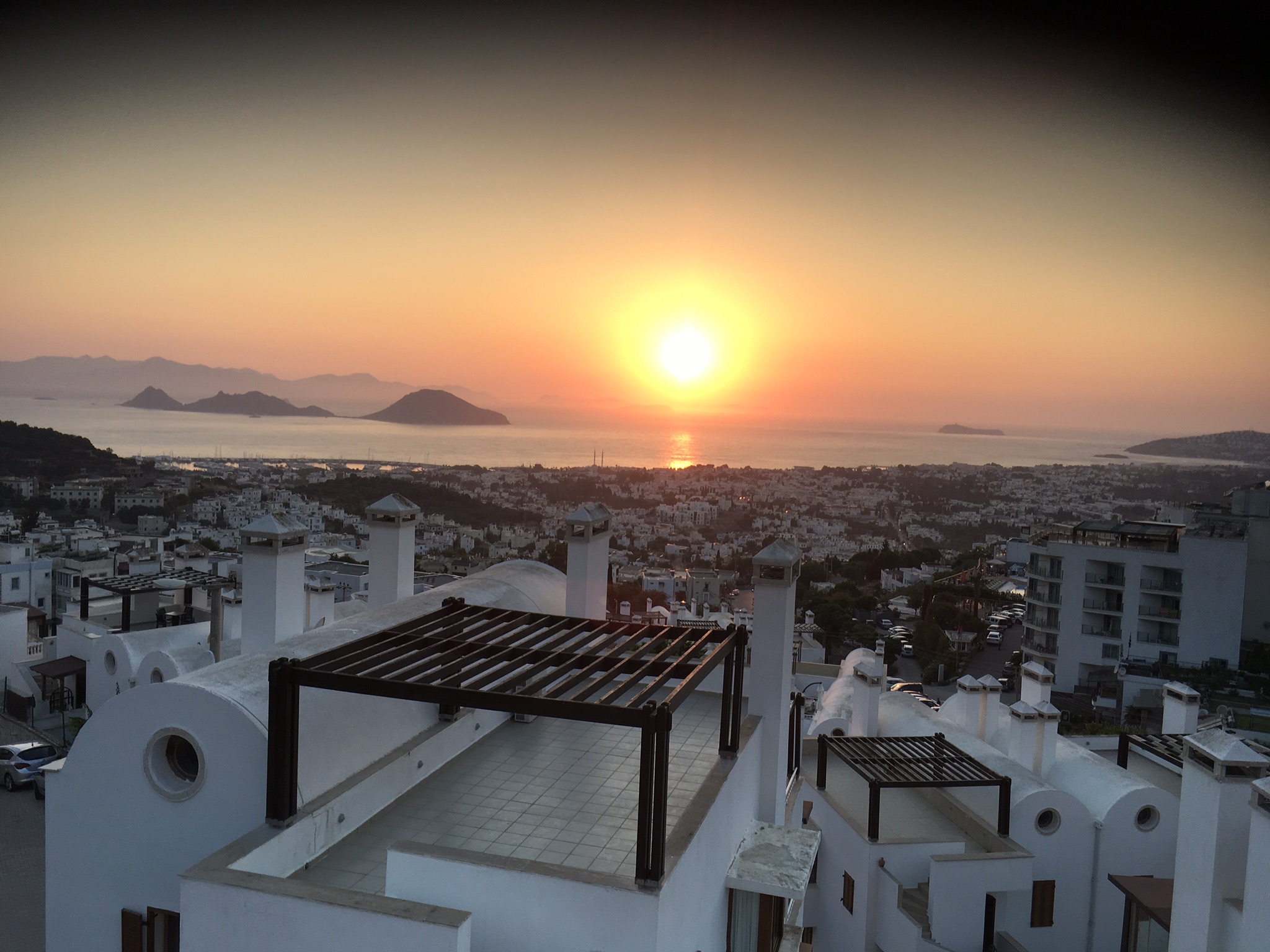 Bodrum’da Büyüleyici Ada Manzaralı Teraslı Daire Turgutreis şehrinde