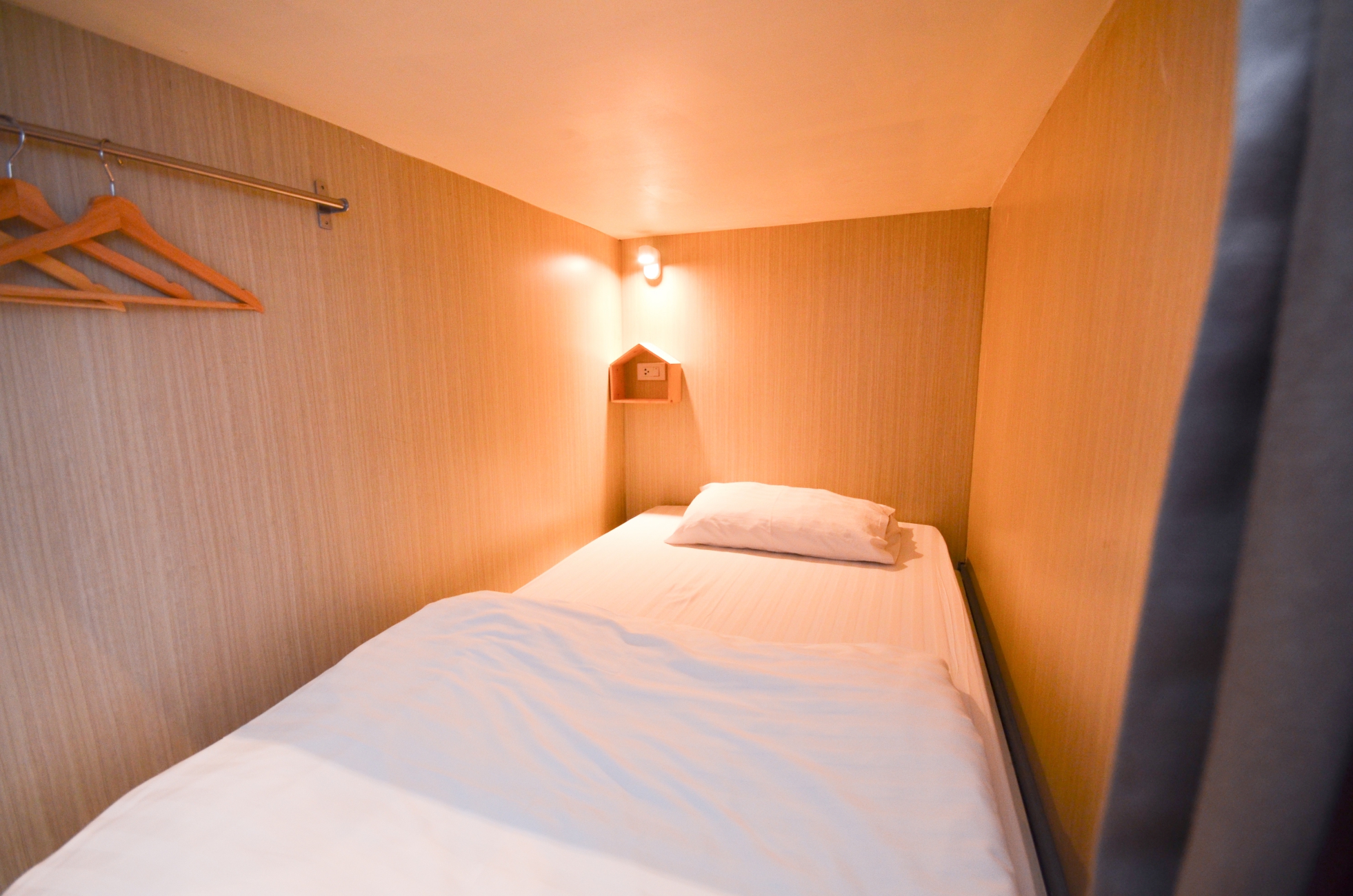 Good Day 8 Bunk Beds Dorm room A Hostels for Rent in Bangkok, Bangkok