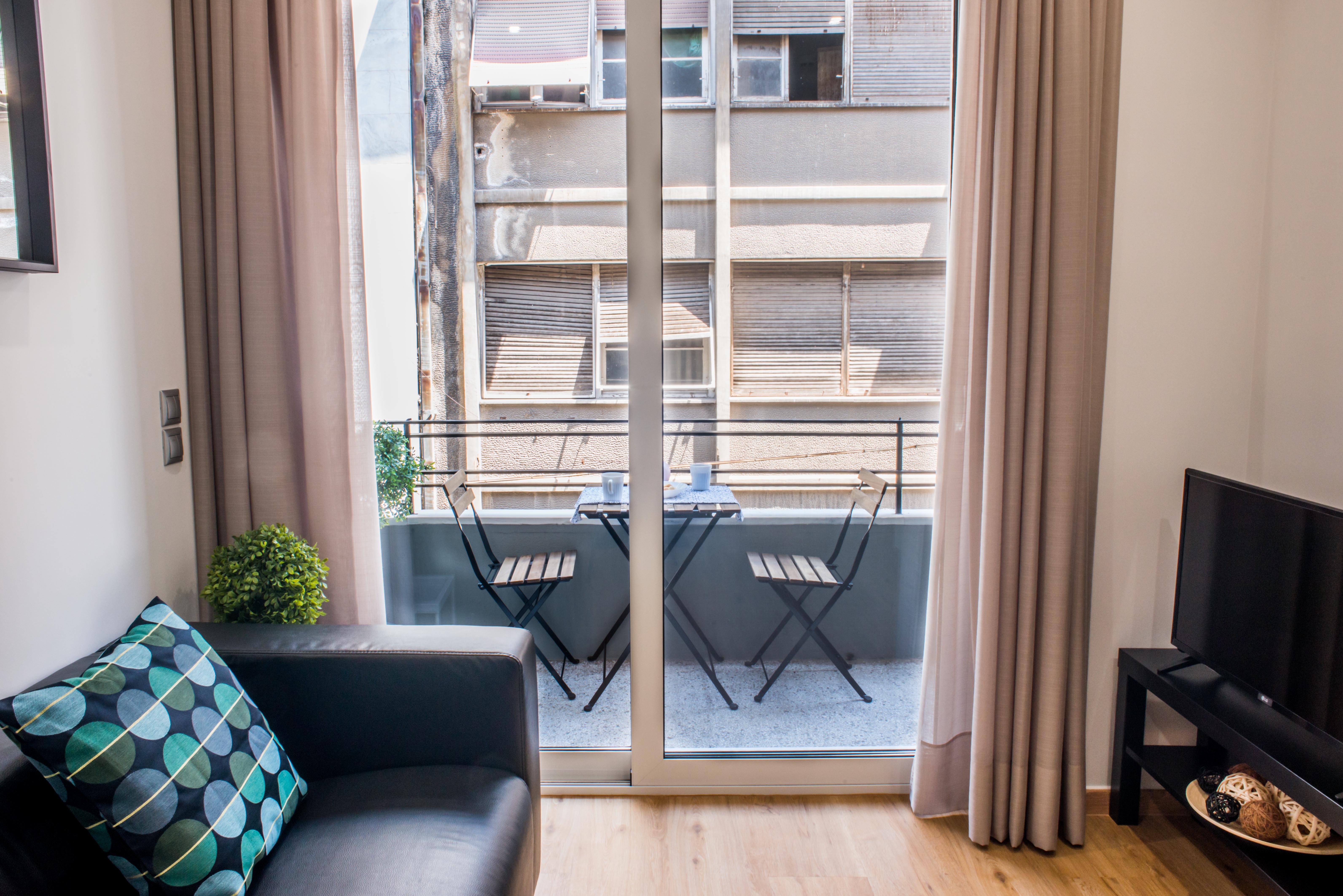 A22 Irresistible modern flat w/h balcony@centre