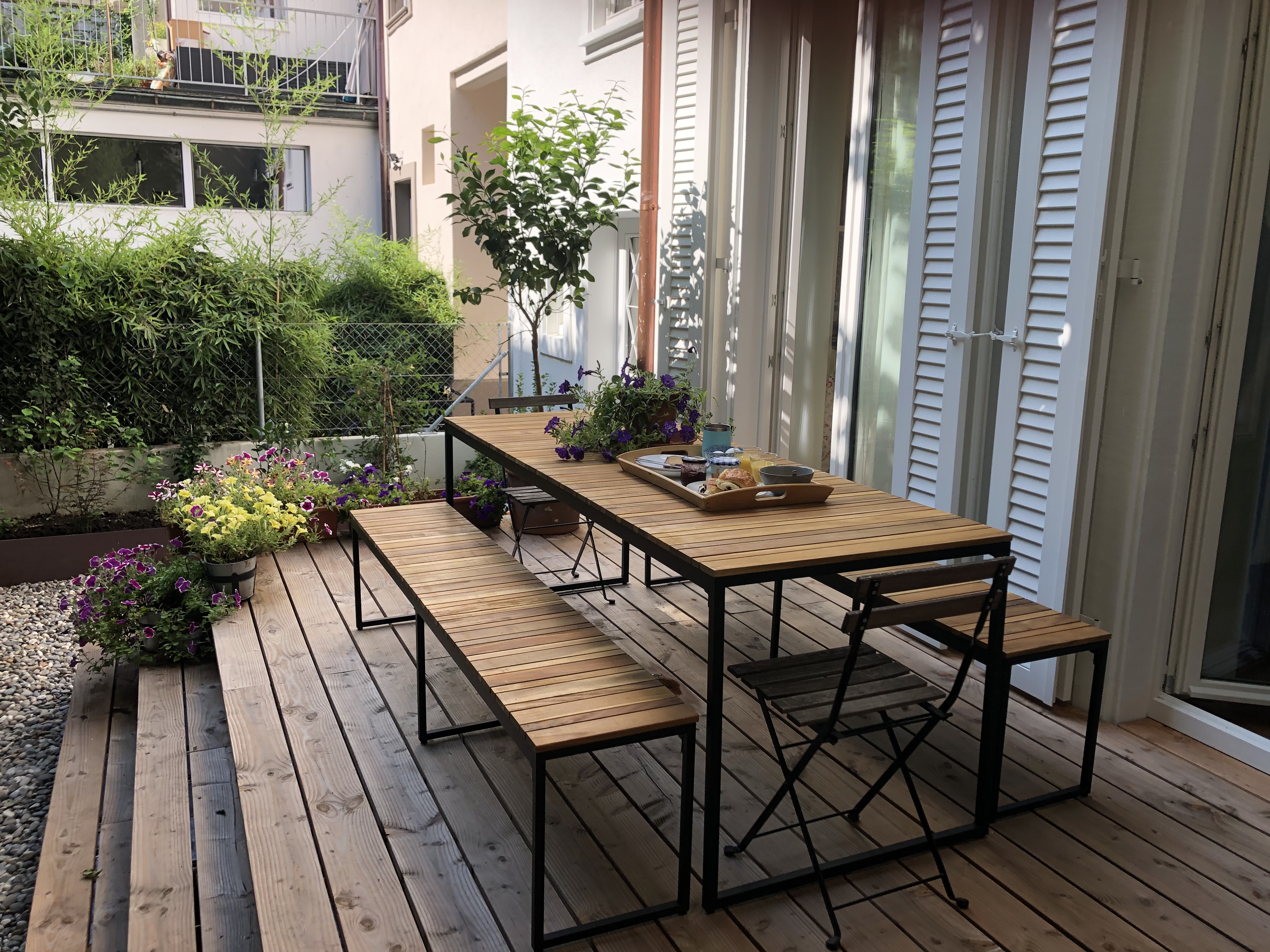 Cheerful three bedroom maisonette with garden