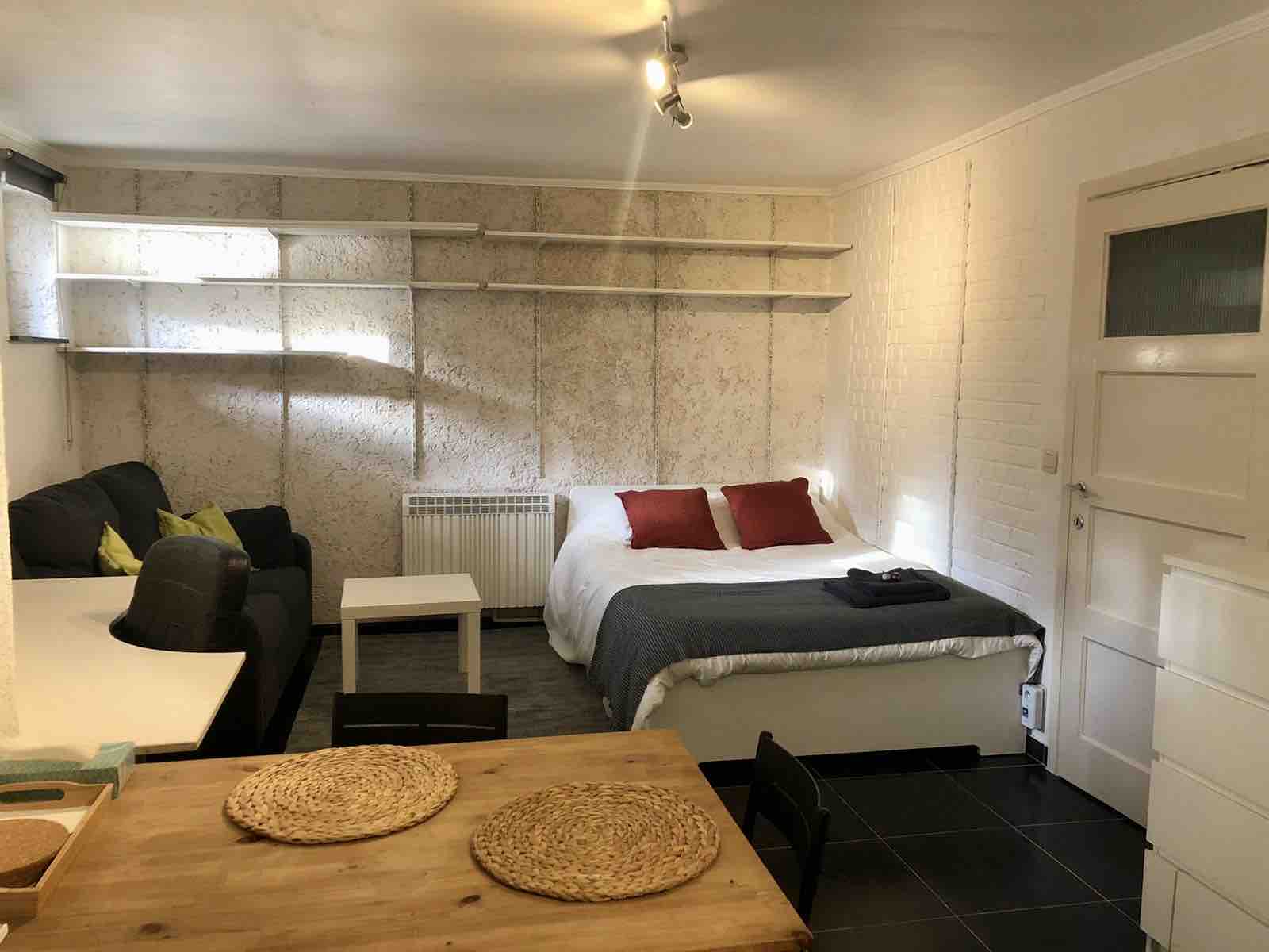 Studio avec petite cour privée in Anderlecht, Brussels