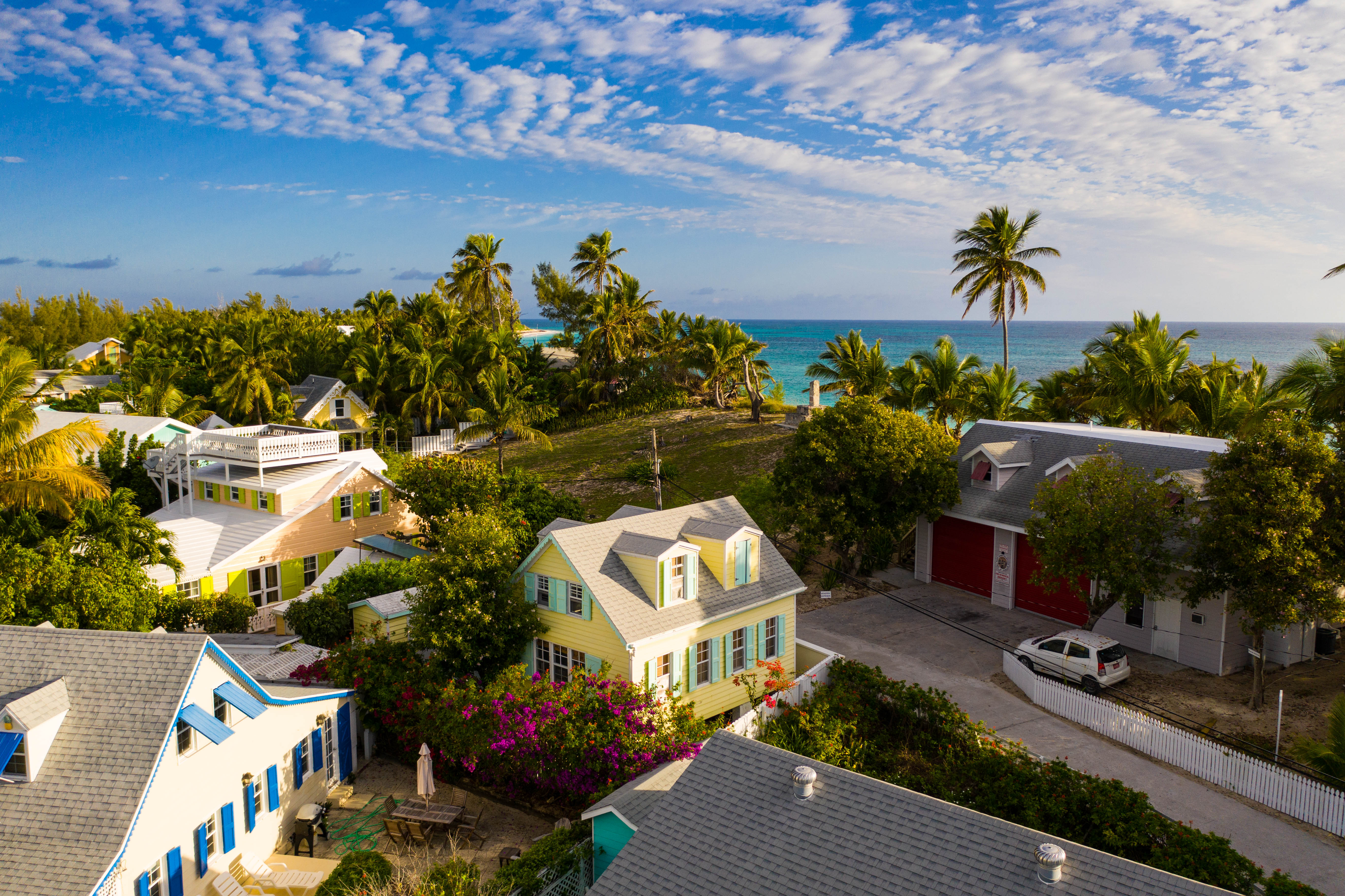 Yellow Bird Cottage in Hopetown Settlement