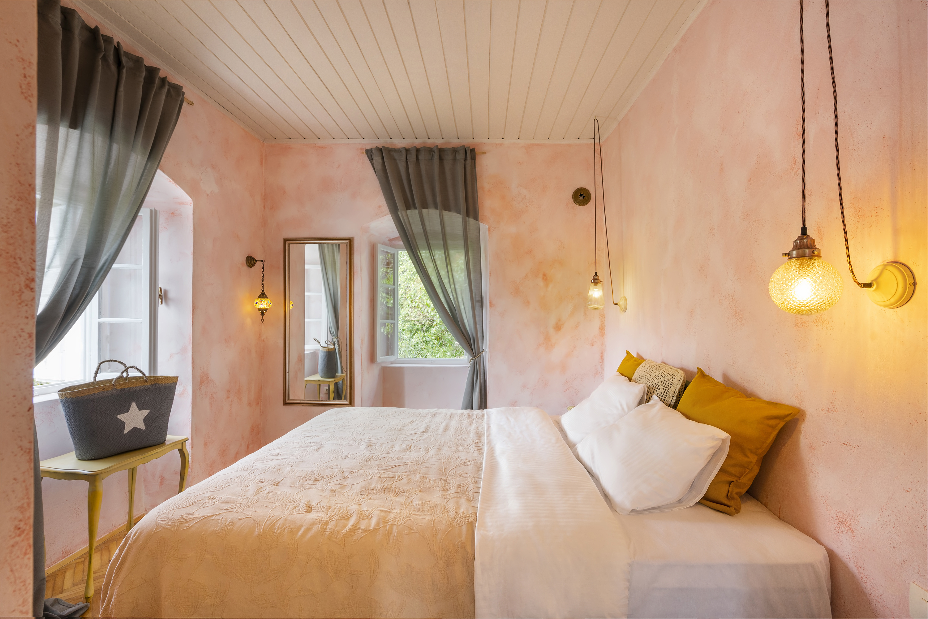 Central, Quiet & Romantic + sea view