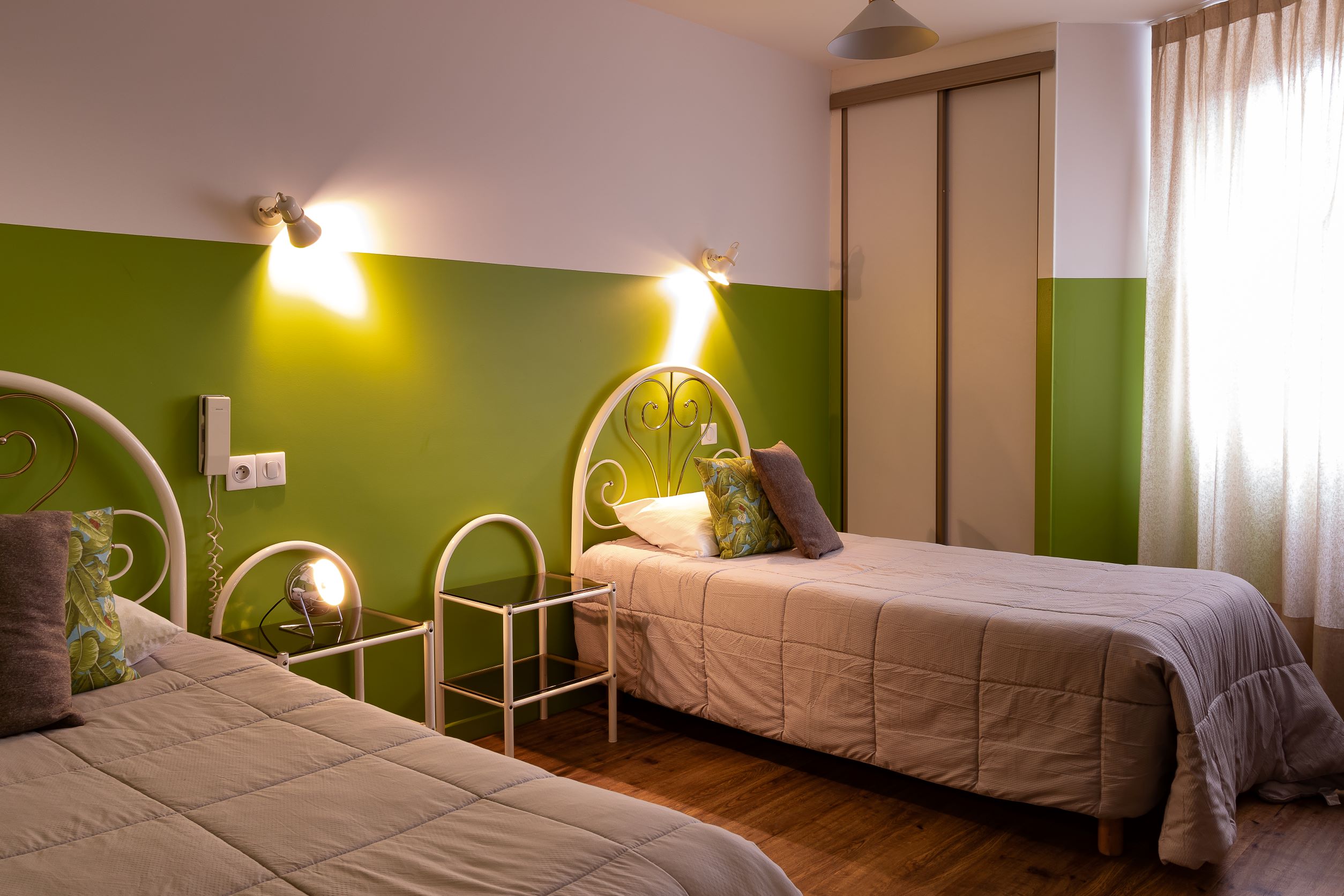 Hotel - Restaurant -- Classic Twin Room