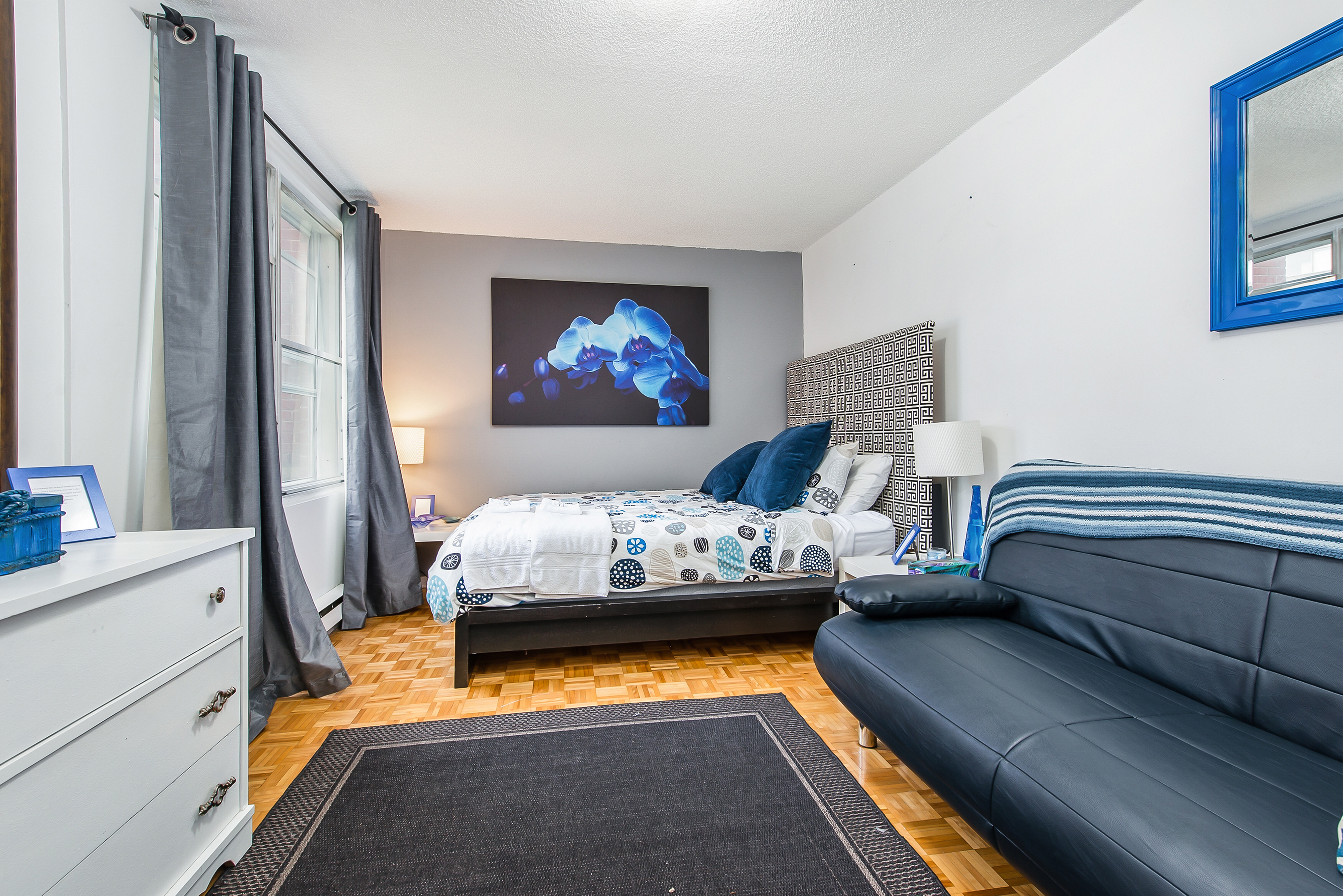 DOWNTOWN VIP MONTREAL , GOOD VALUE ,GREAT DECOR I