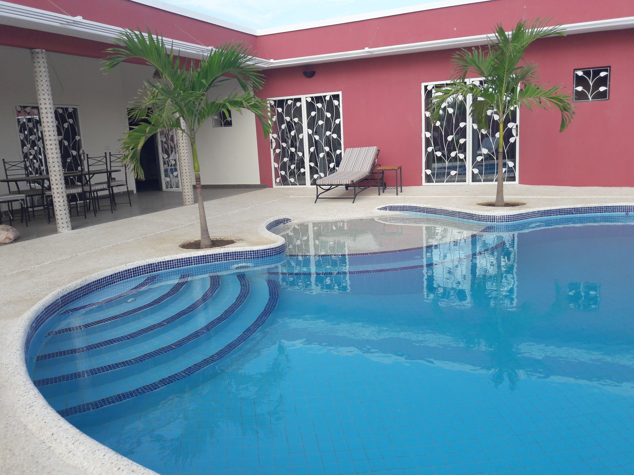 Nice recent villa,large pool,view of baobab