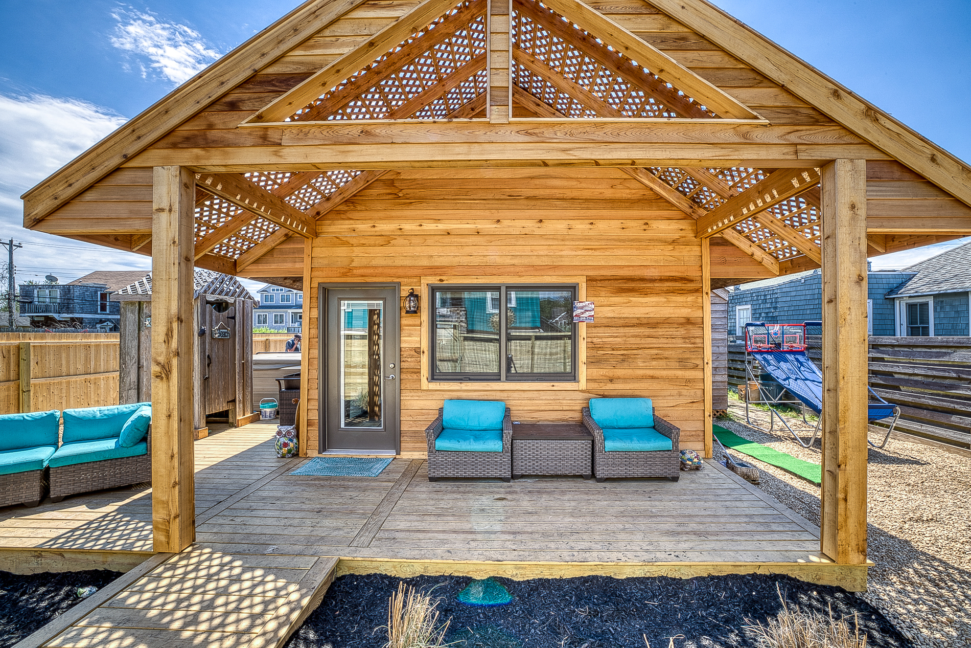 ☀️Resort Style Beach House with Rooftop Cinema☀️