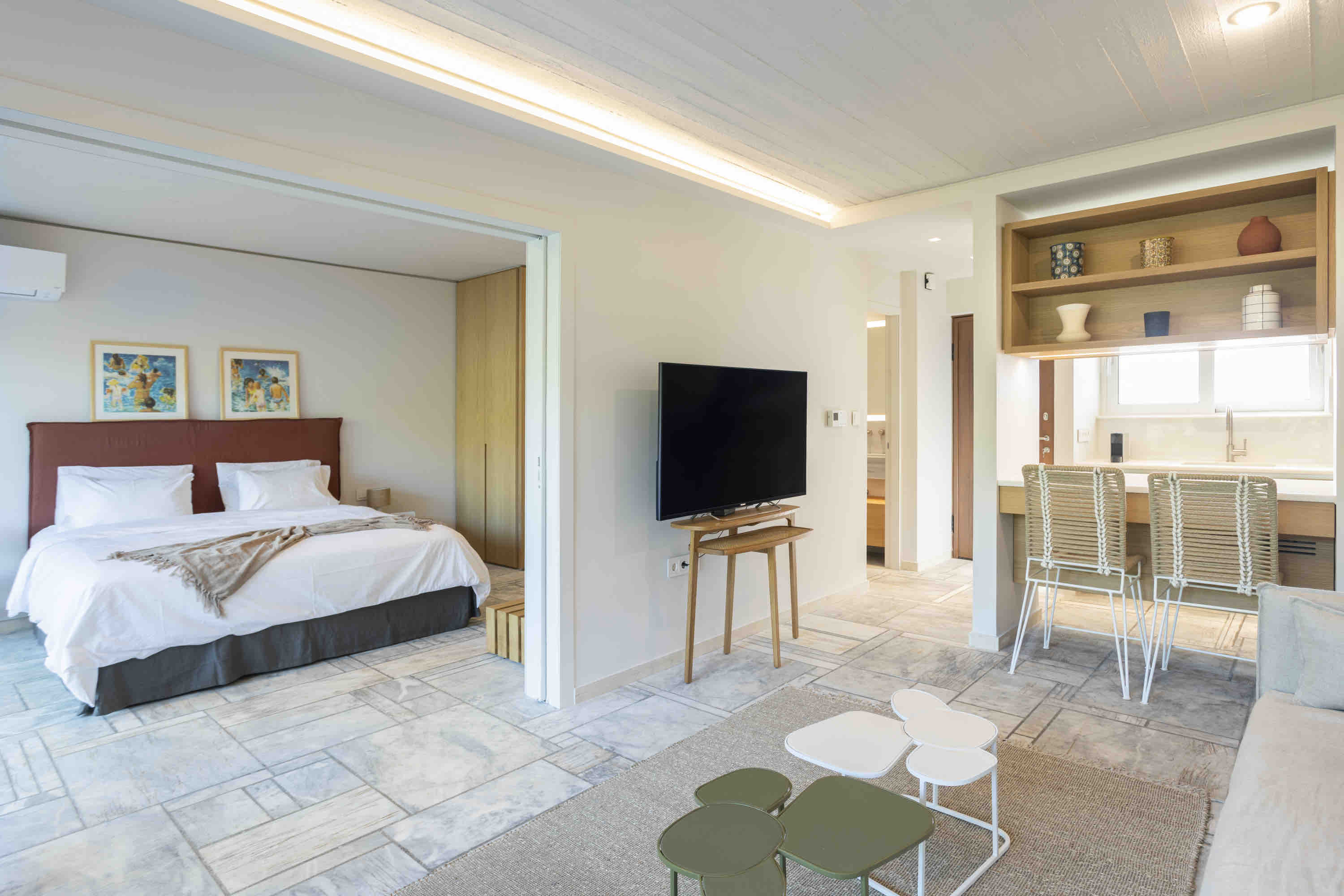 Seaside Luxurious Apartment