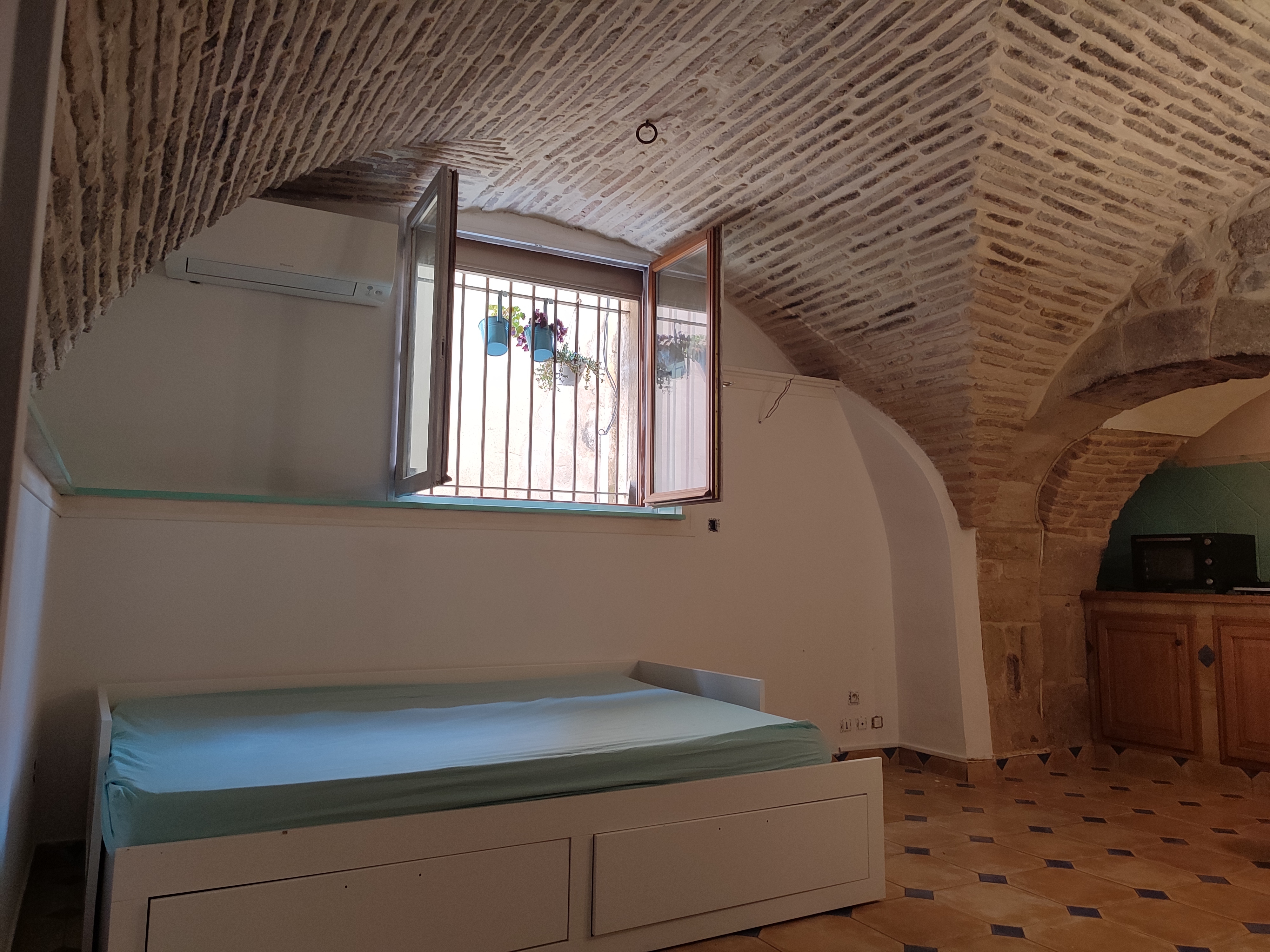 Small air-conditioned studio close to the sea by bike
