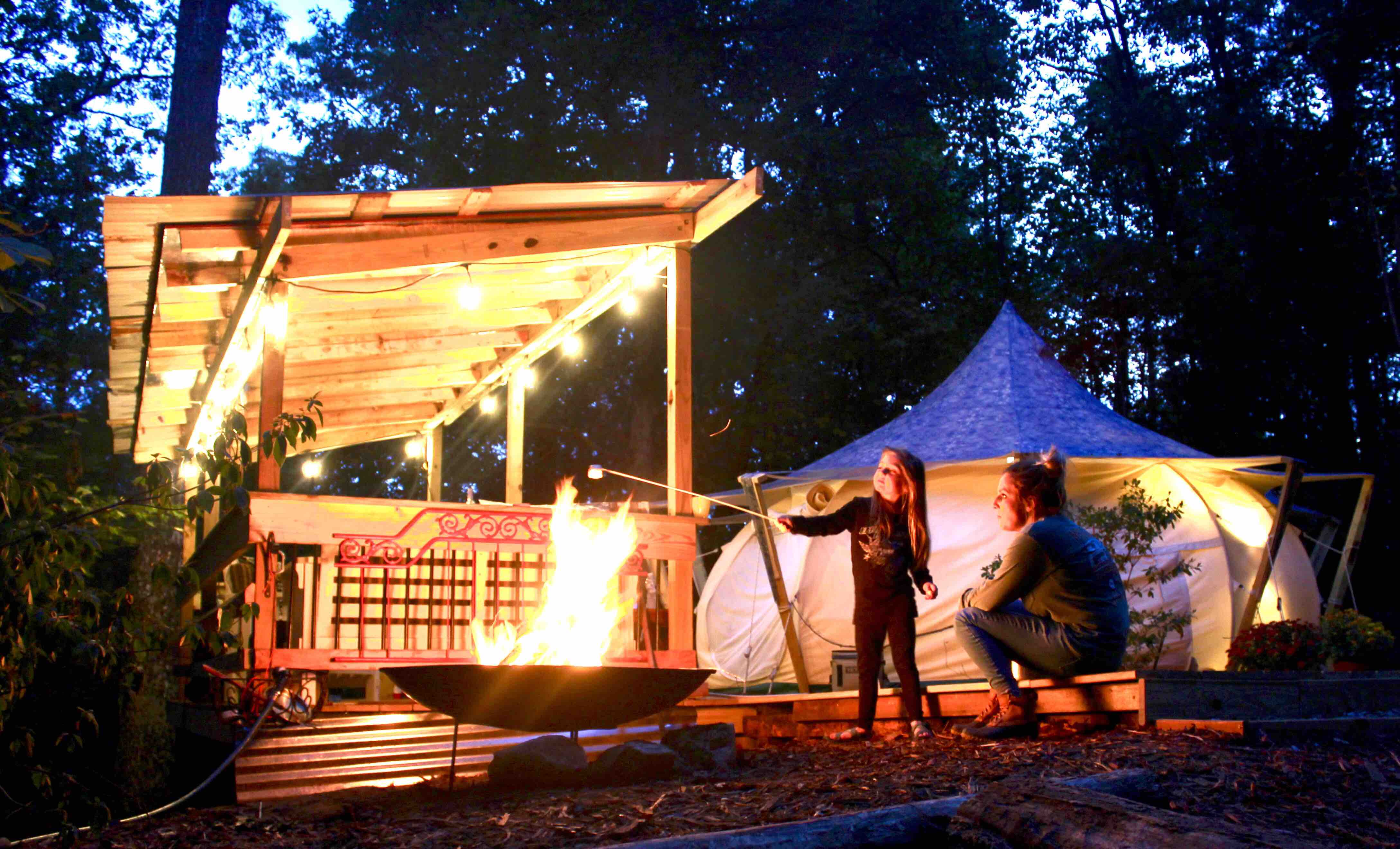 Heated Lotus Belle Luxury Yurt: Boho GlampingYurt