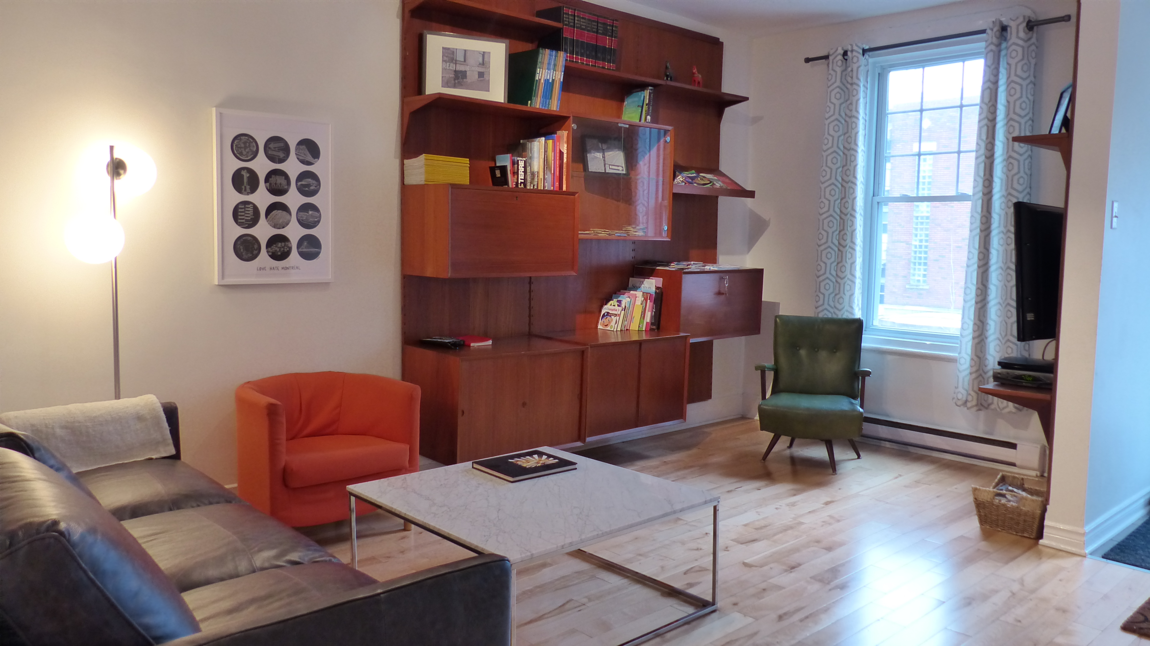 Spacious 2bd -Steps away from metro in Mercier-Hochelaga-Maisonneuve, Montreal