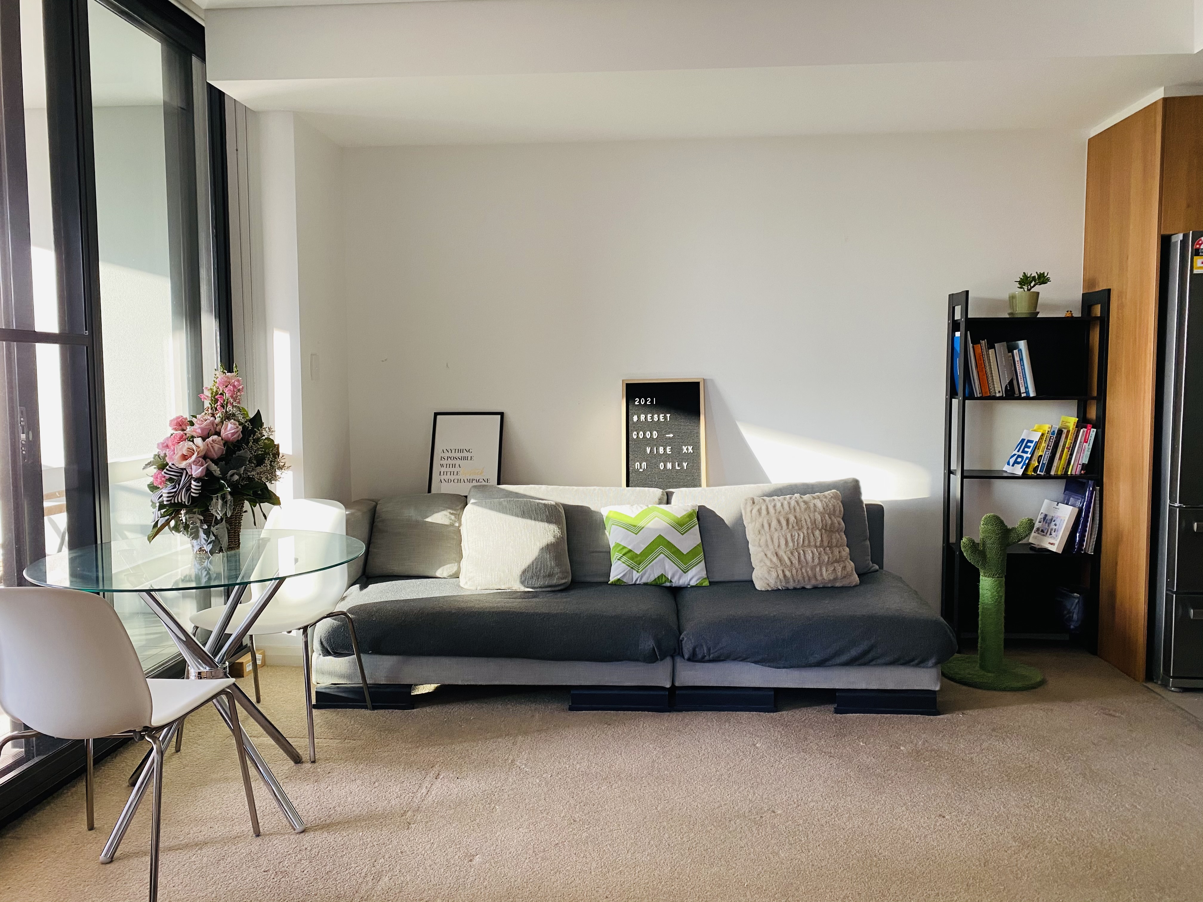 Modern &cosy home surrounded by local's favourites