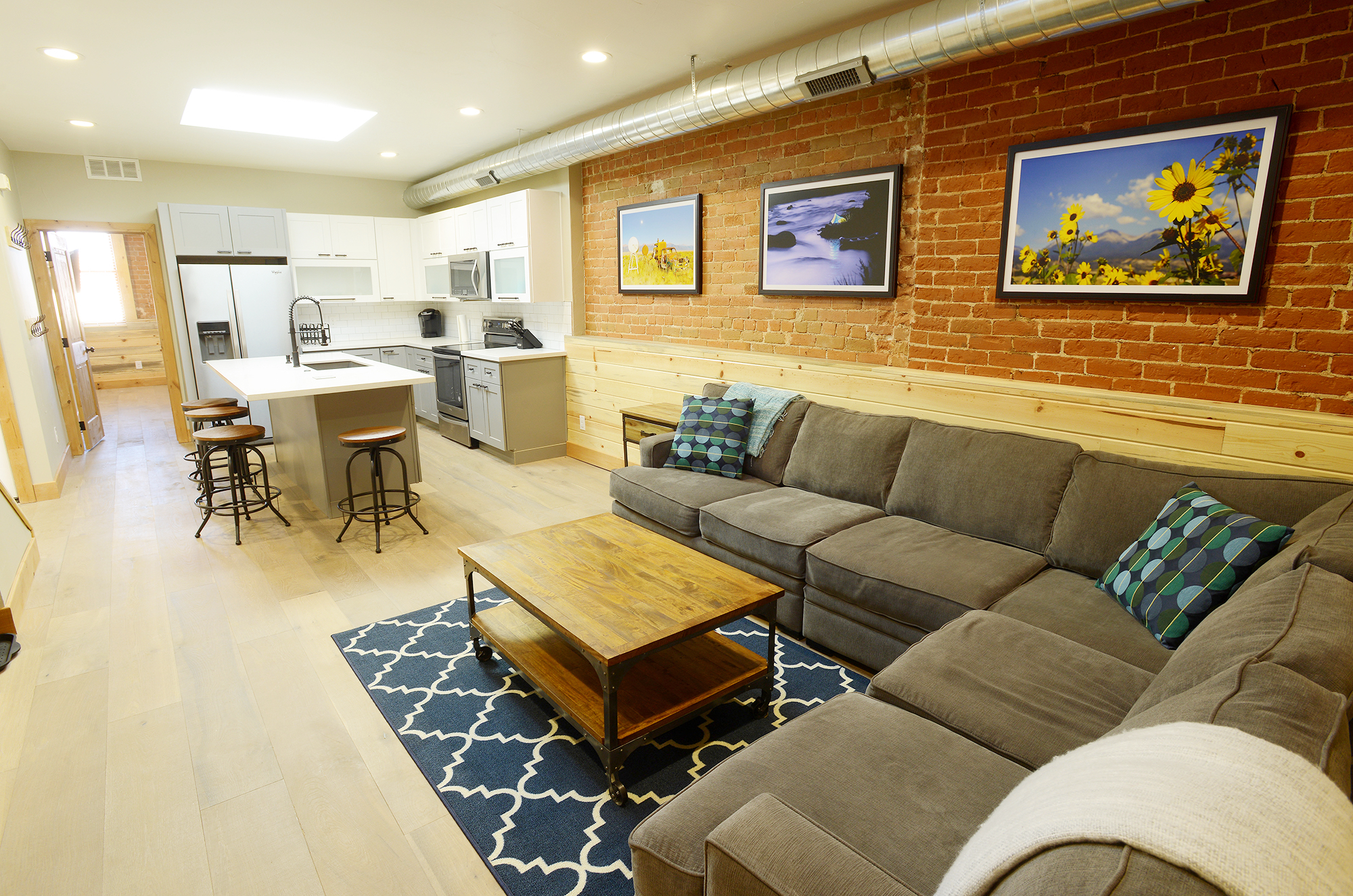 Collegiate Views Loft#0433