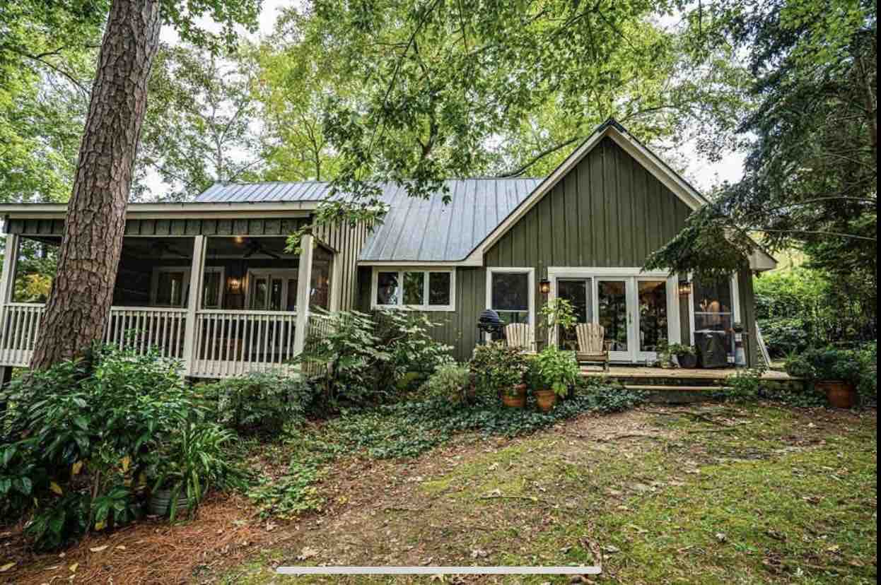 The Real Reel Cabins for Rent in Milledgeville, United States