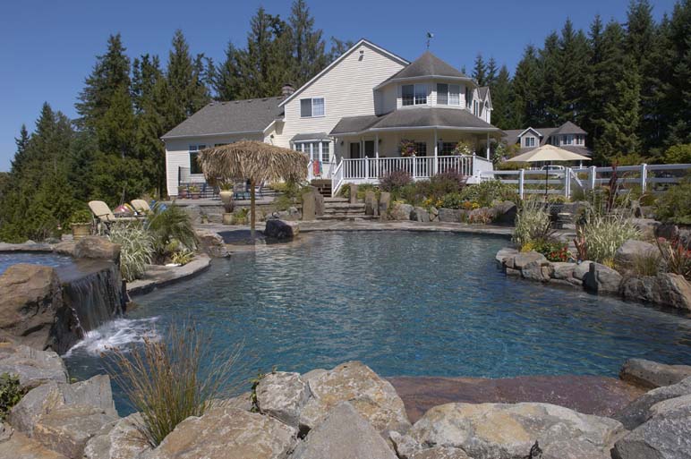 Country Oasis with Swimming Pool Houses for Rent in Aurora, Oregon