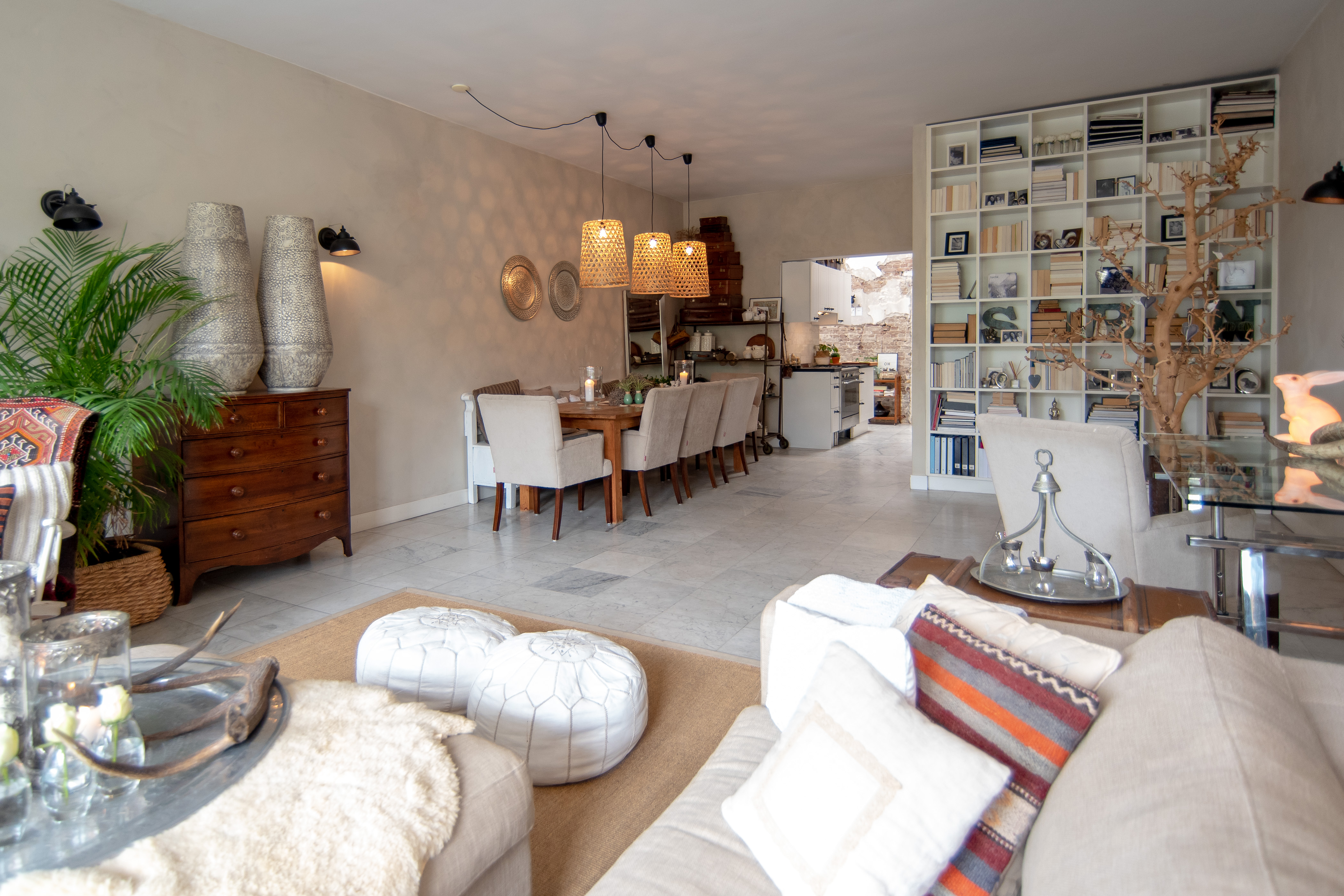 Beautiful historic apartment with canal view — Amsterdam stay