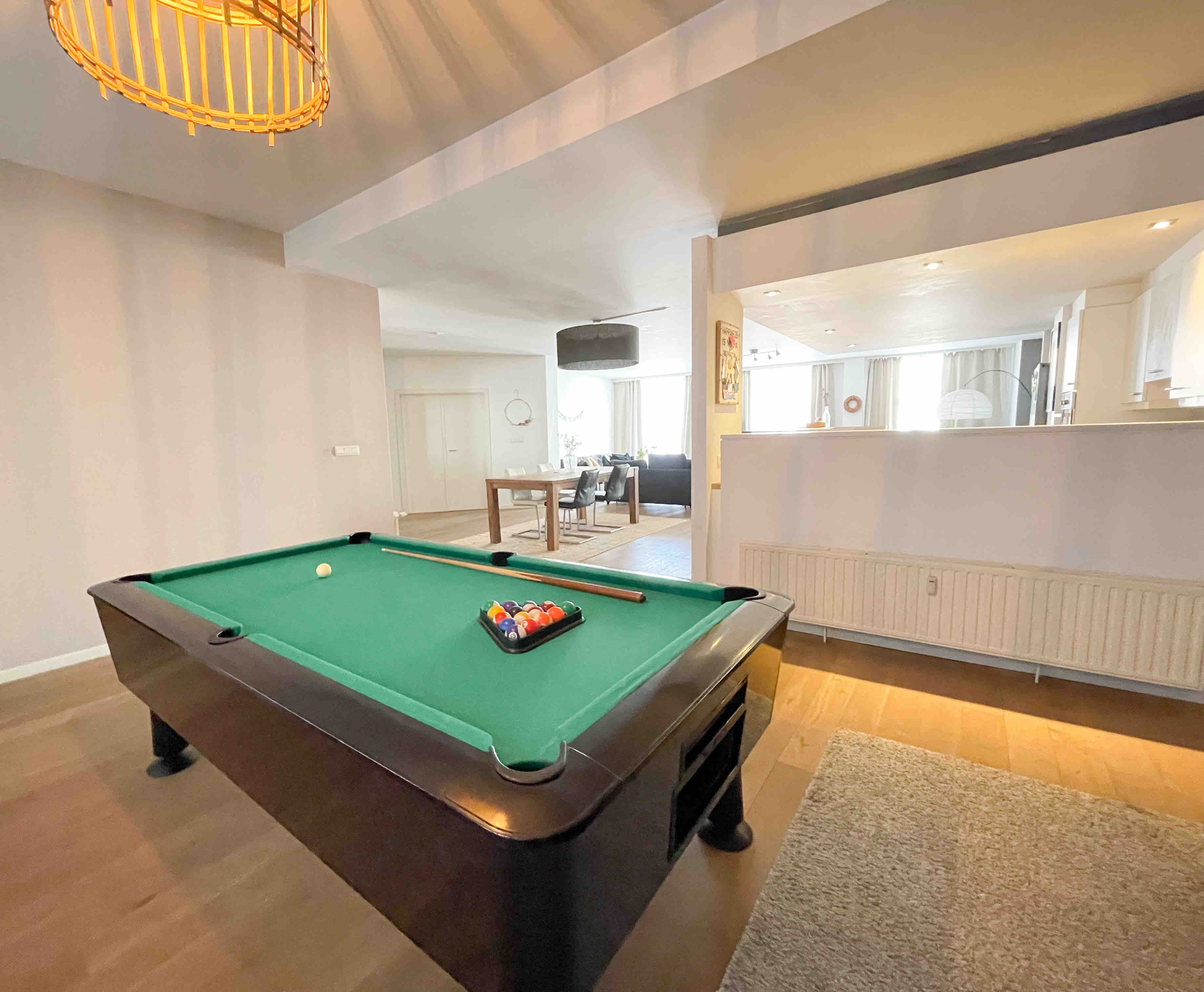 Grand loft @ Antwerp hotspot 2400sq.f + pool table in Theaterbuurt-Meir, Antwerp