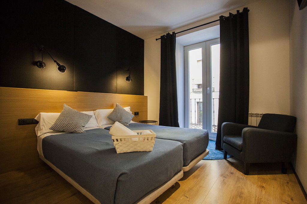 Hostal CC Malasaña - Doble Superior. Baño privado - No Reembolsable