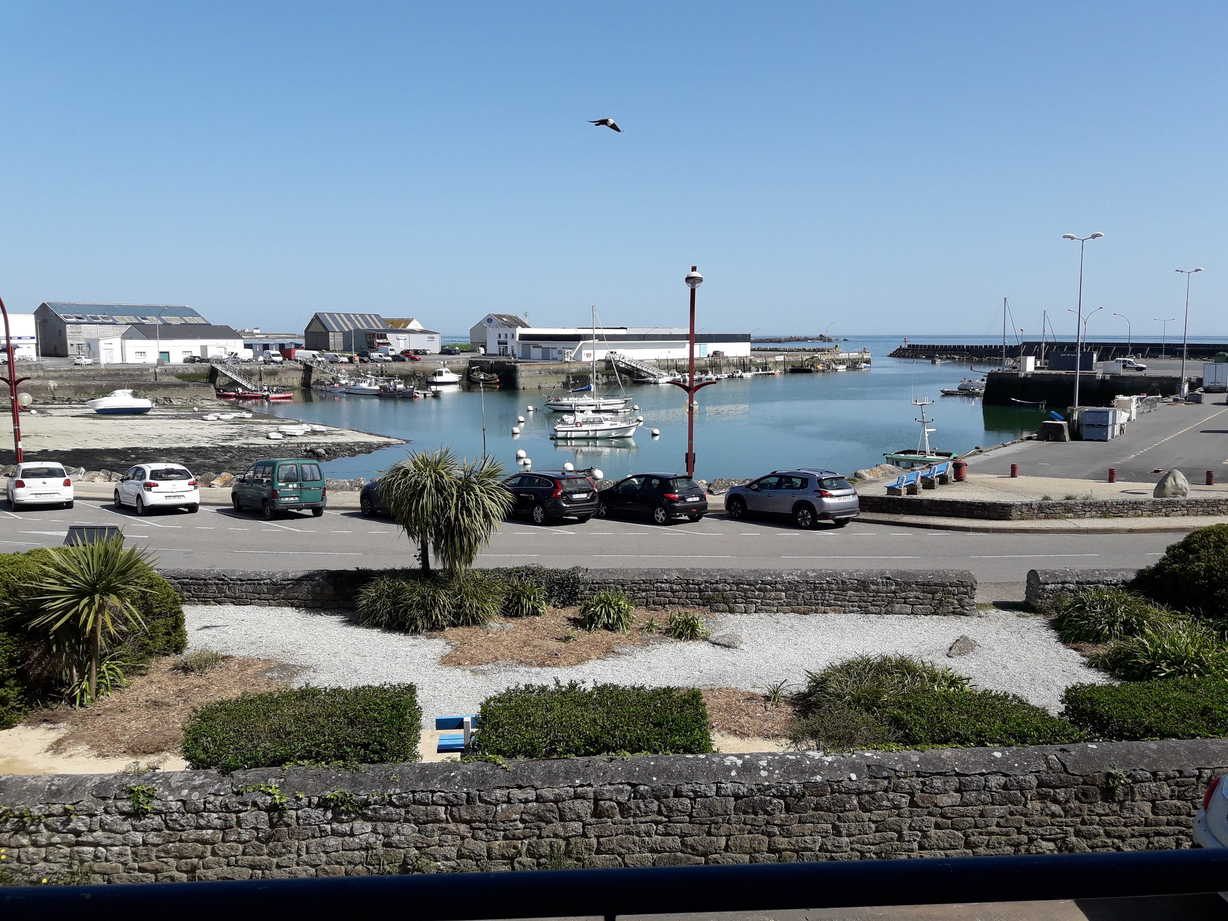Comfortable sea view apartment. Loggia, garage.