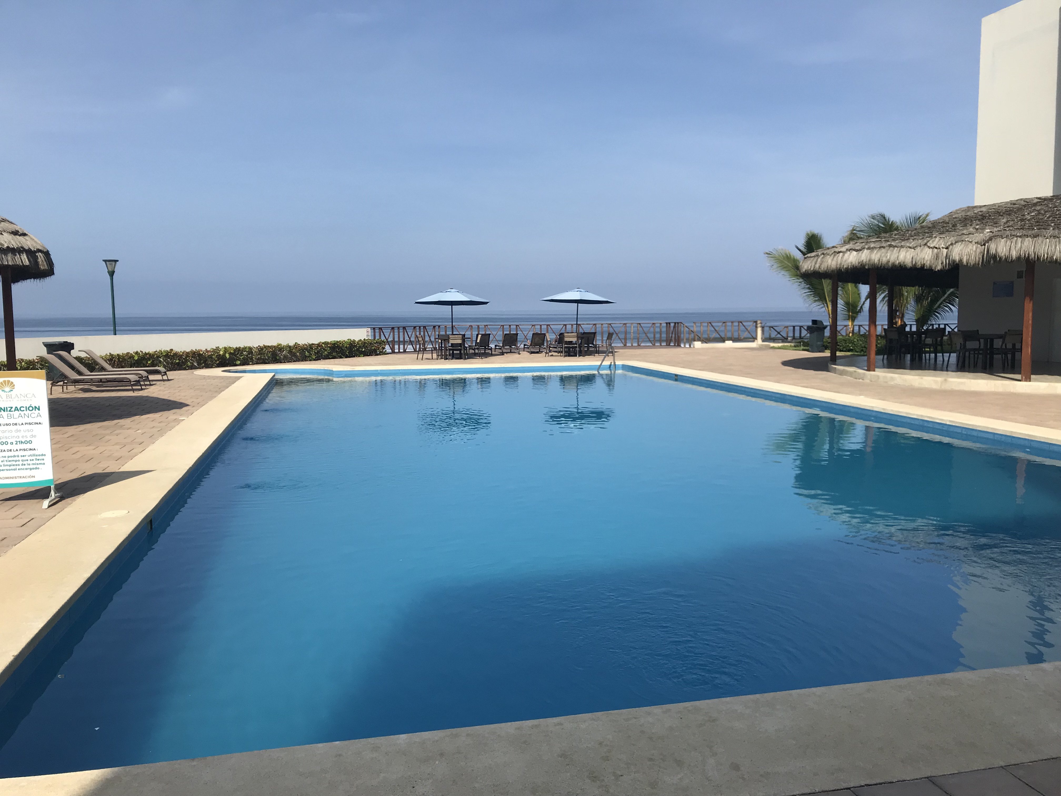 2 Bed, 2 Bath Condo in Manglaralto/montanita