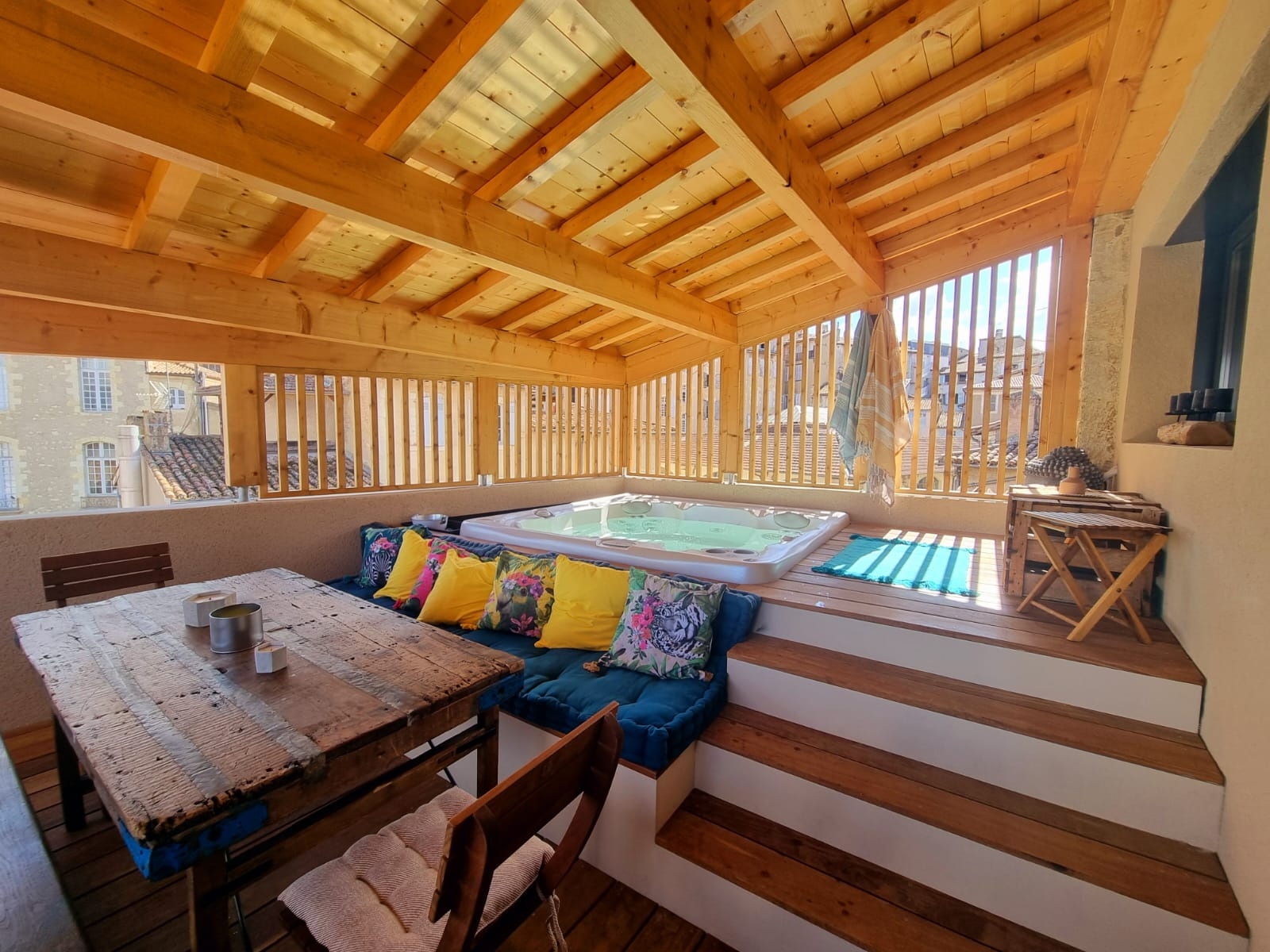 Upscale duplex: Hot tub and great view