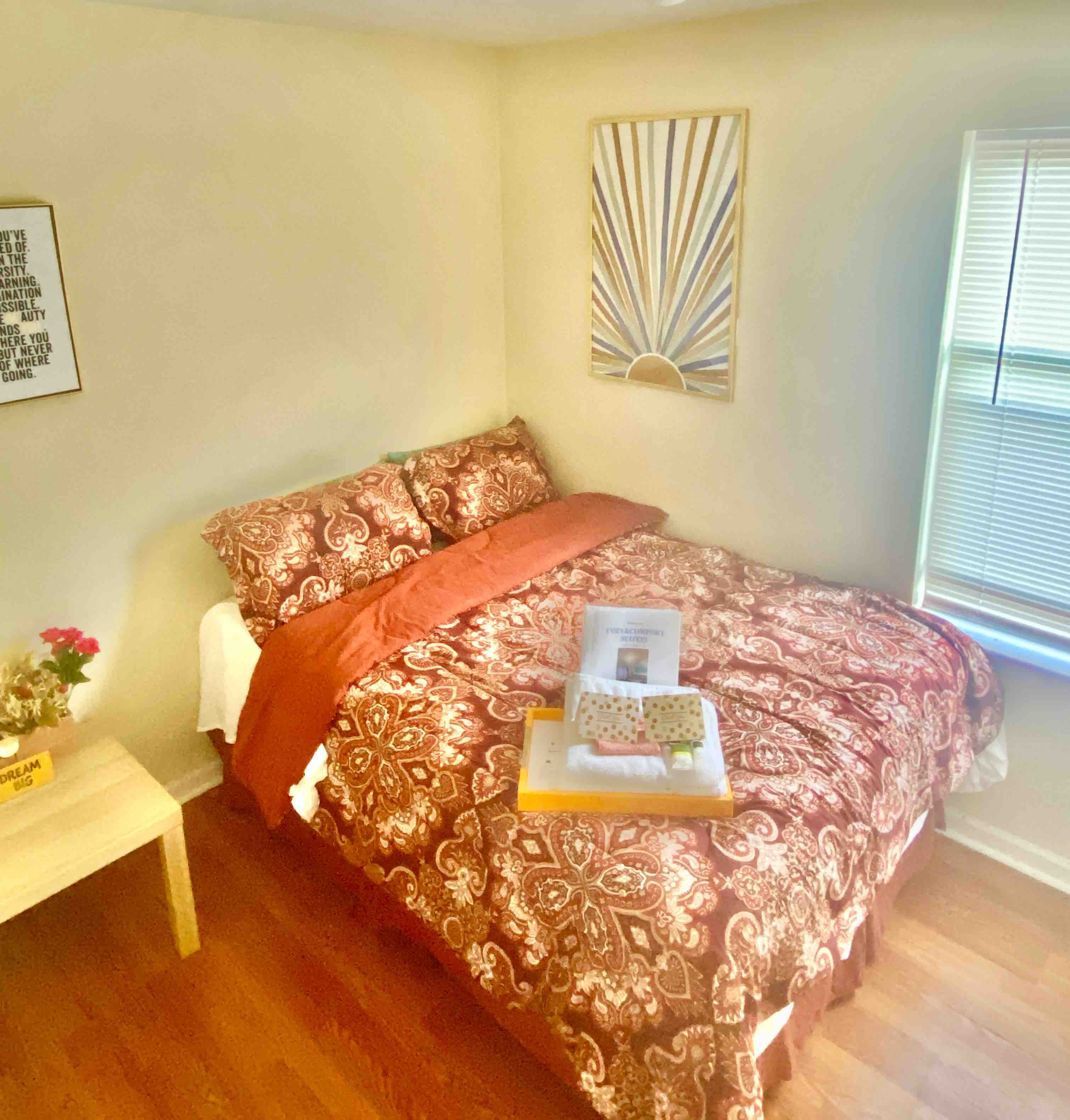 Amazing Value!Close 2 EWR & Dwtn!Full-size Bed! in North, Newark