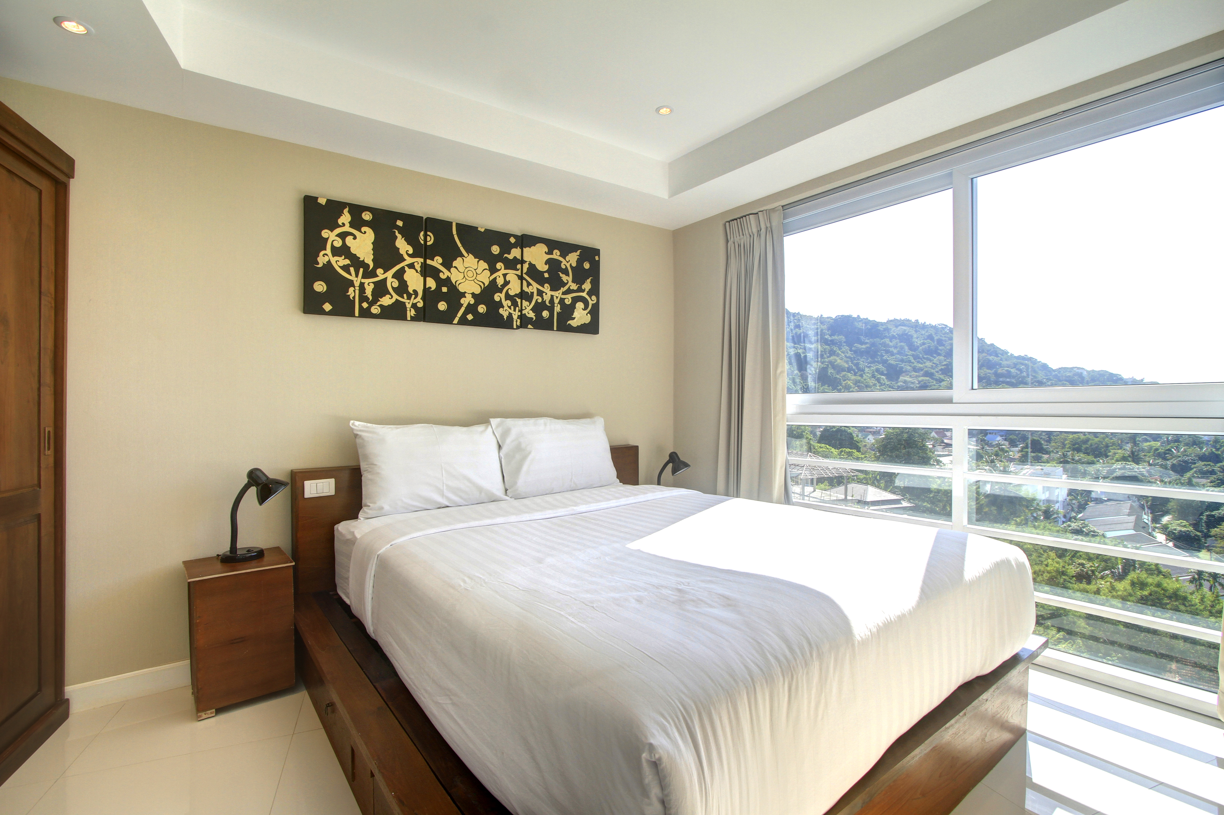 Kata Sea View Luxury Apartments / Santosa  O29