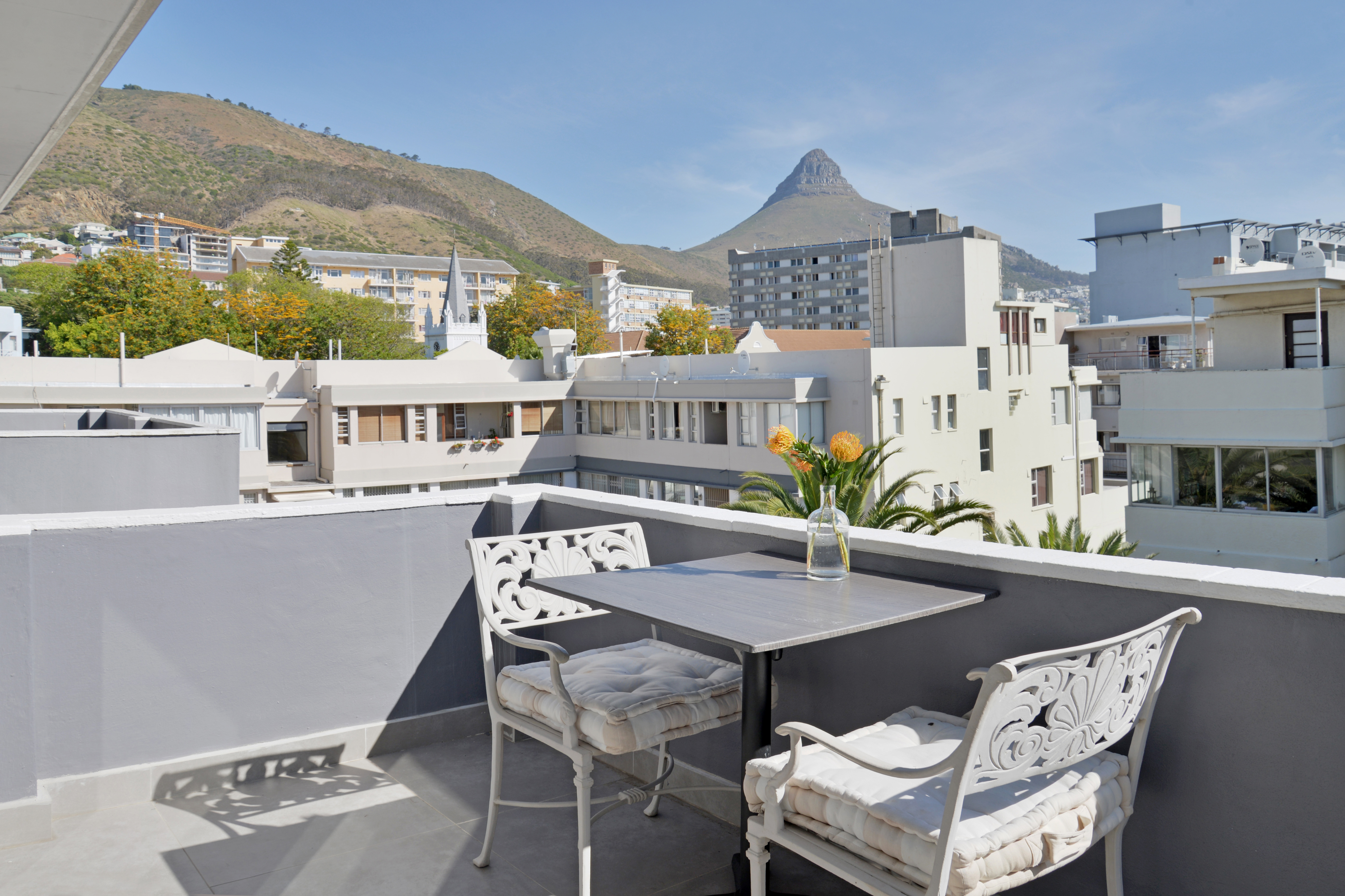 Franky's Sea View Apartment + Balcony & Aircon