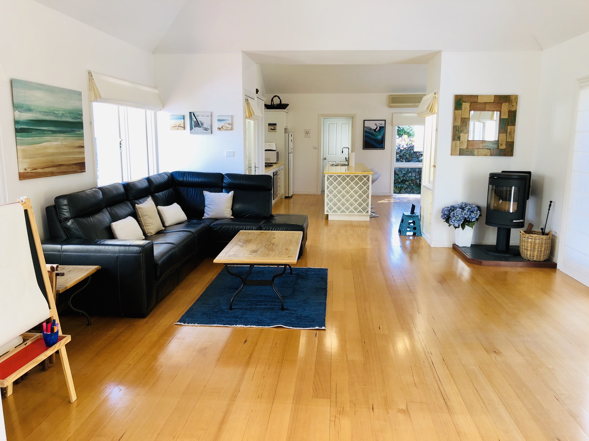 The Yellow Beach House 1.5 Blocks From the Beach