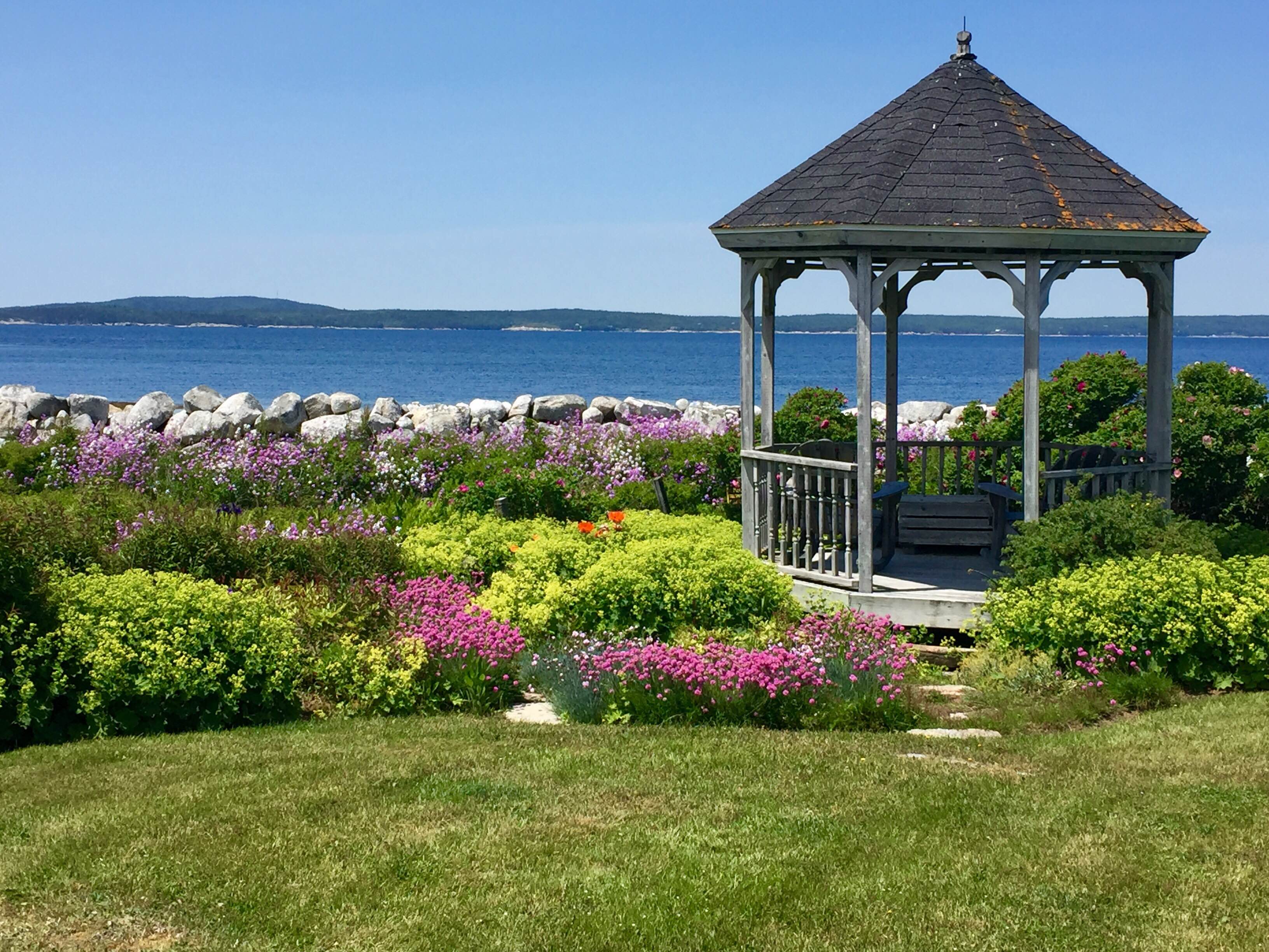 Driftwood Seaside Retreat Apartments for Rent in Indian Harbour, Nova