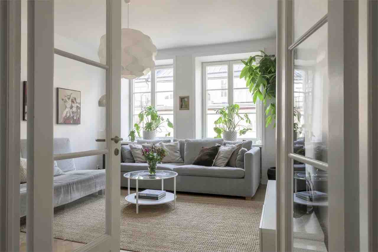 Quiet oasis in trendy neighborhood by the water!