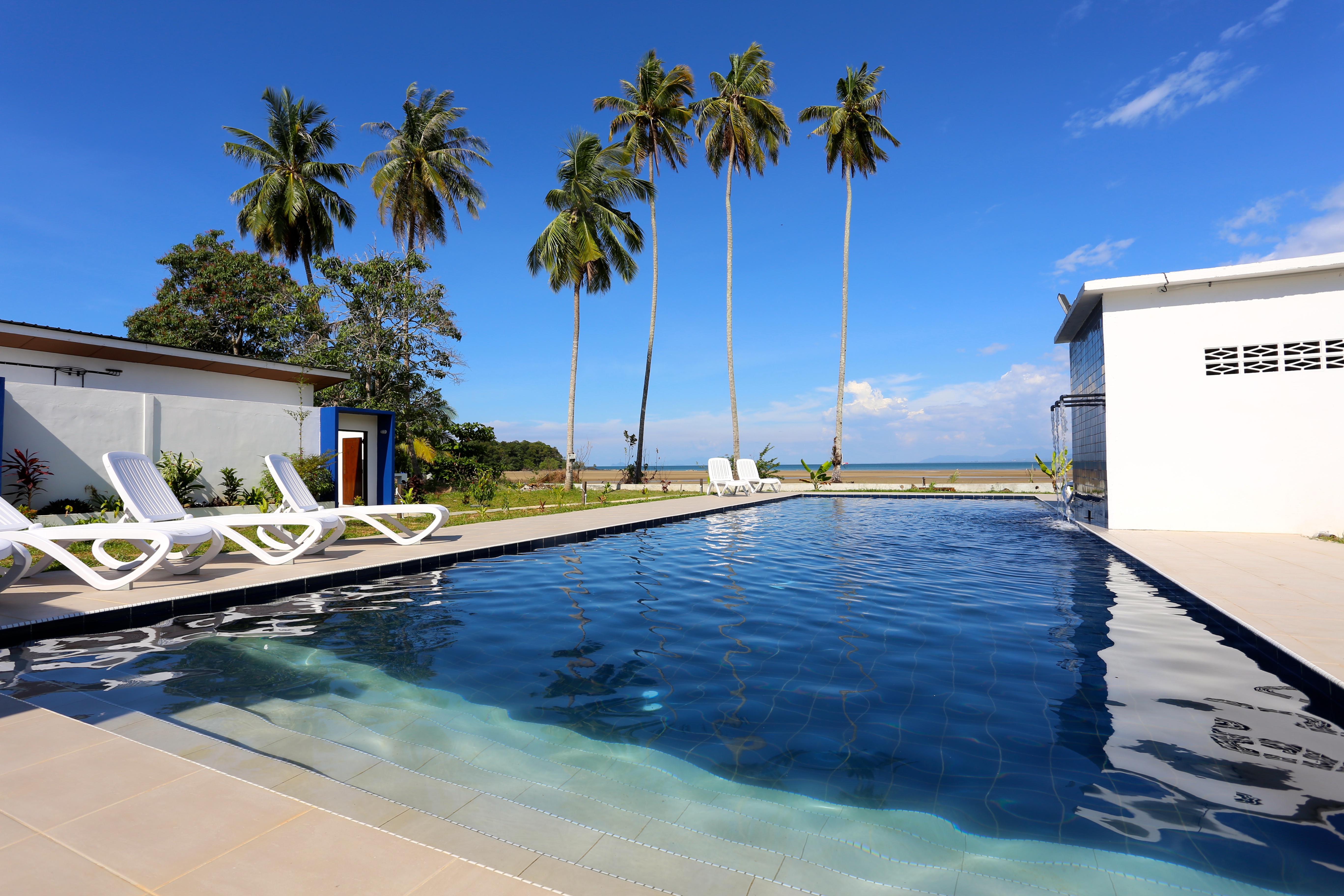 Rafflesia Resort 10 Siar Beach Lundu King Bed Guest Suites For Rent In Lundu Sarawak Malaysia