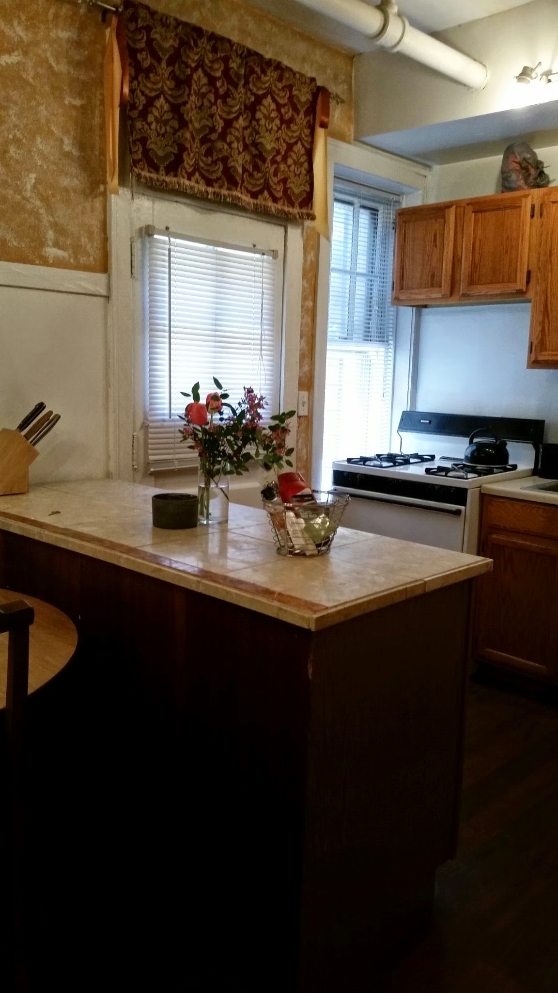 Entire 2 bdrm english garden apt*block 2trains&I94 in Portage Park, Chicago