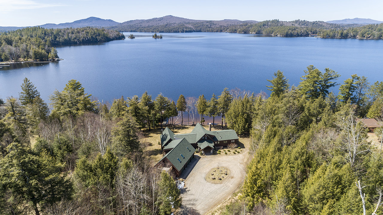 Alpenglow Lakeside Lodge on Lower Saranac Houses for Rent in Saranac