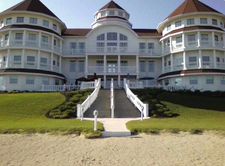 Just 75 steps from the shore of Lake Michigan