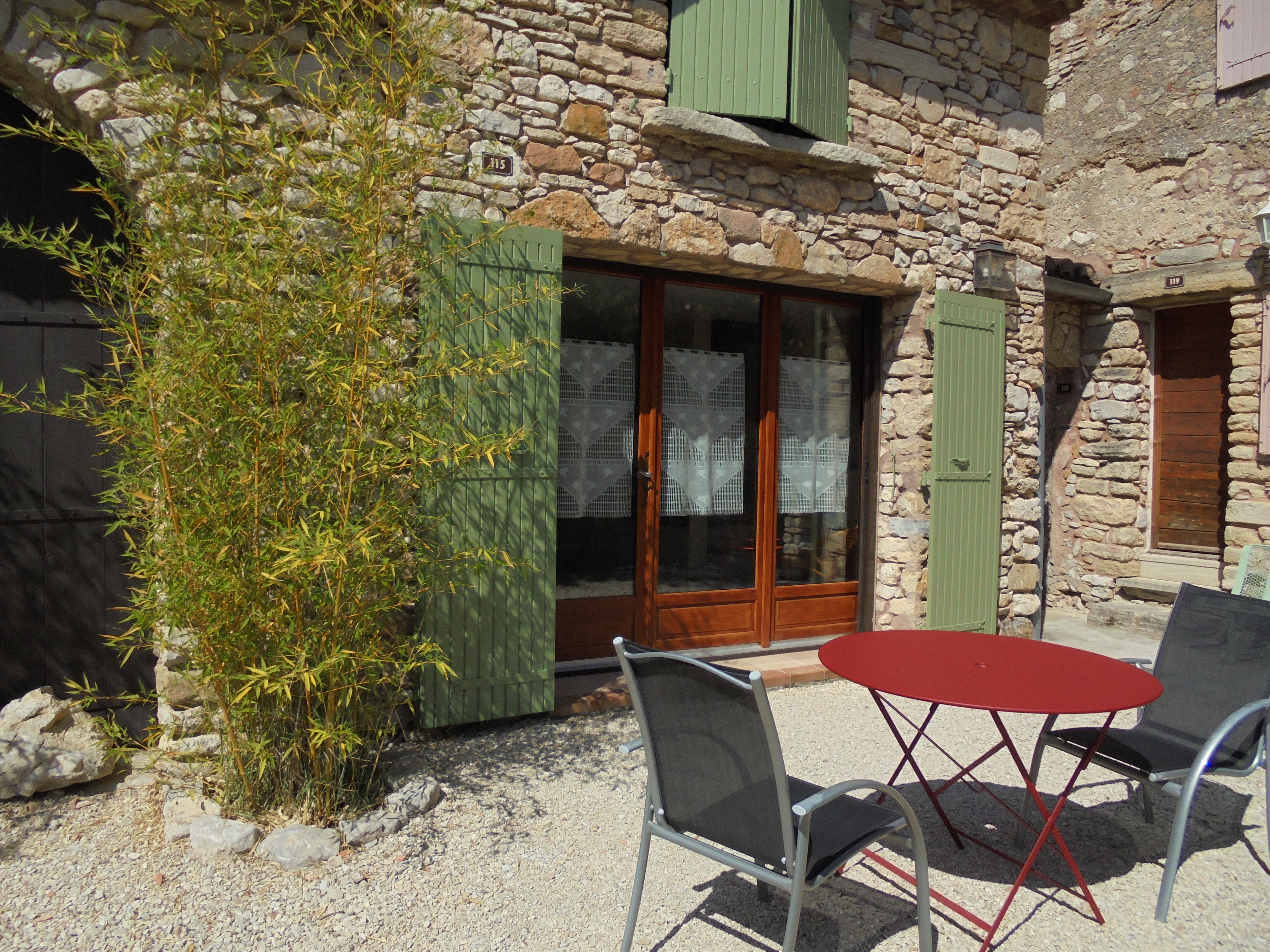 La Charbonnière, charm and silence in the Clops.