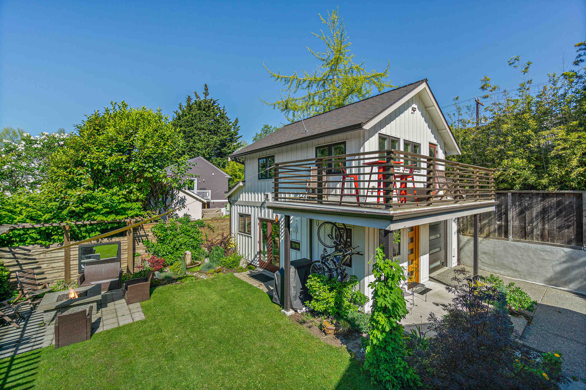 Modern Oasis in Ballard. New cottage w/ 1.5 baths