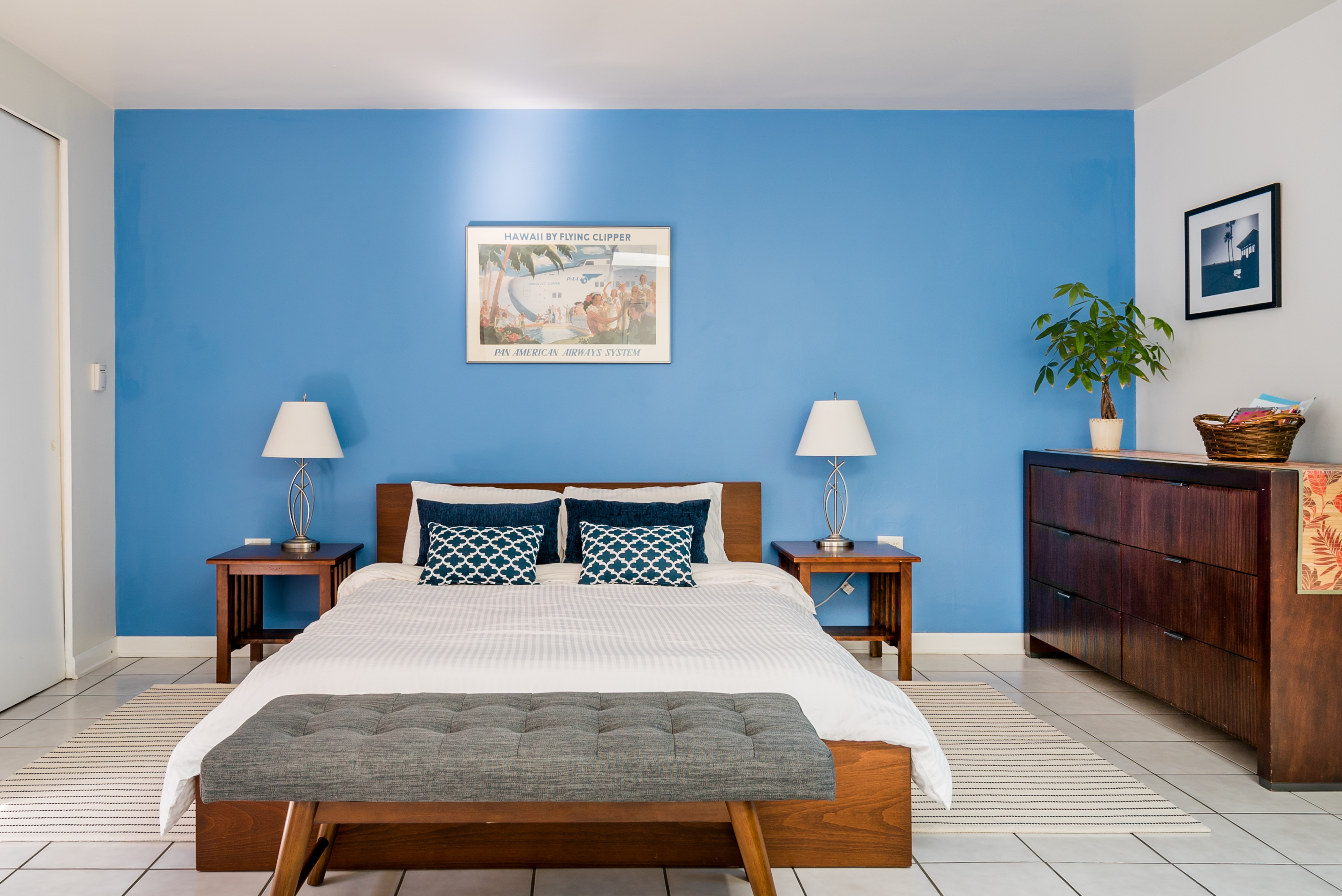 Tranquil Mid–century Guest Suite–Private & Serene