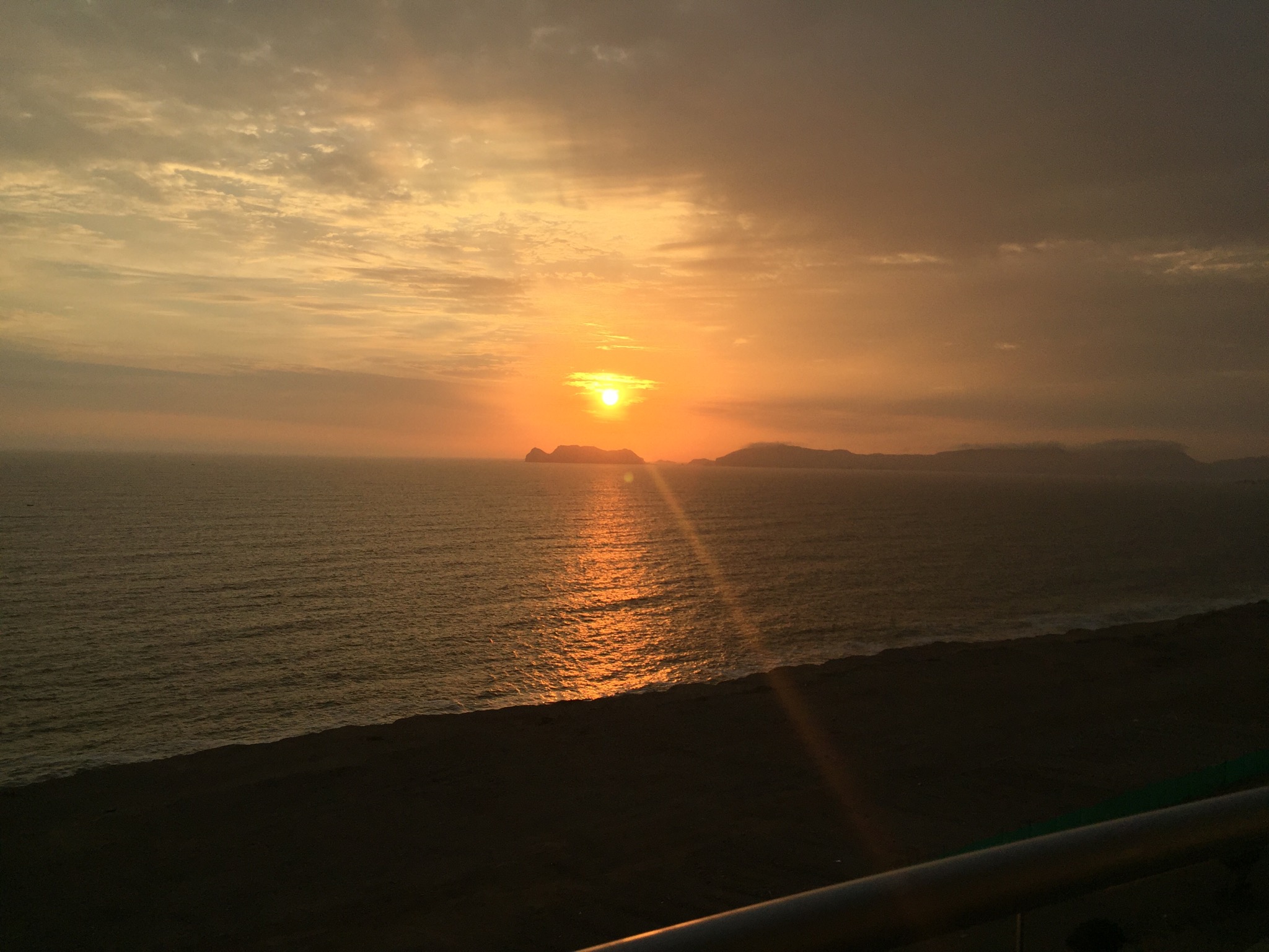 Cozy Oceanfront apt close to airport and amenities