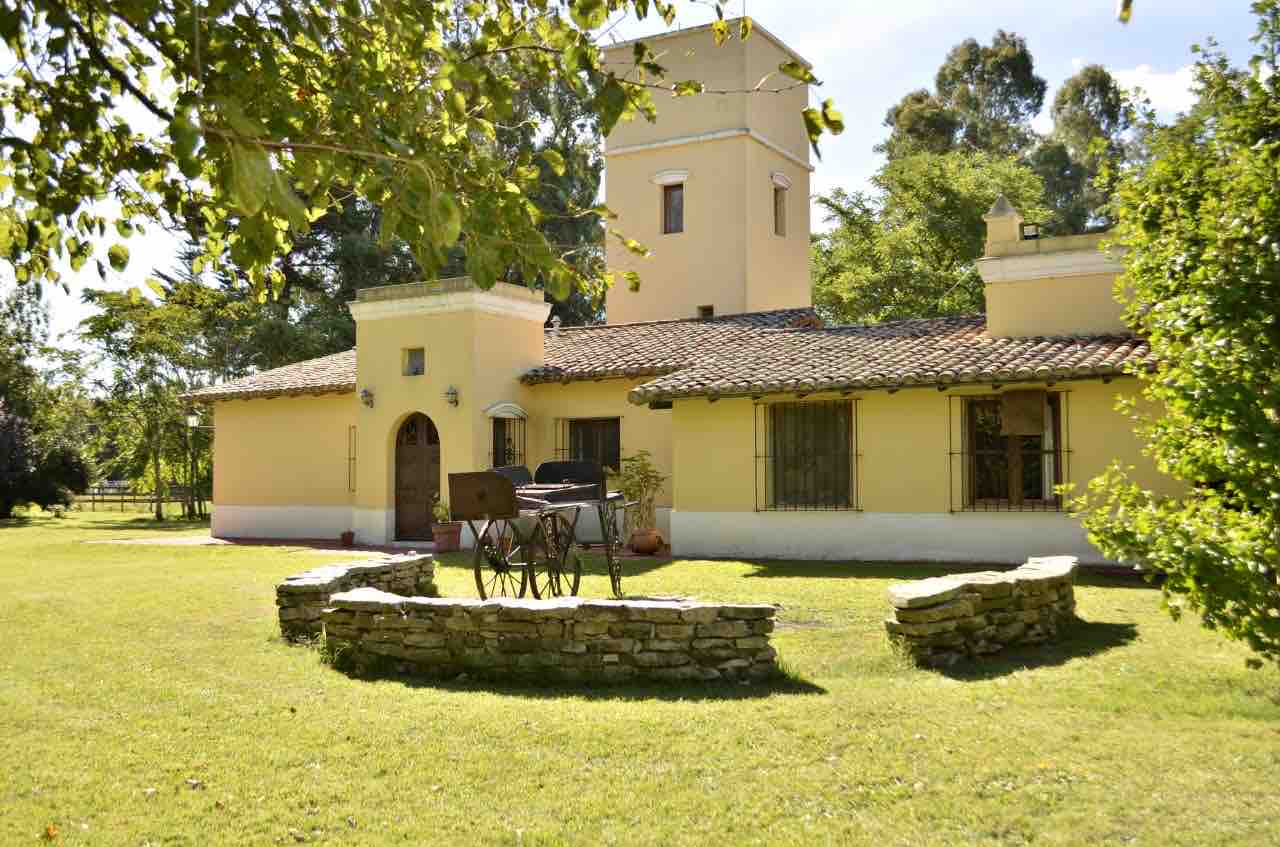 Estancia Los Aromos Casco entero Castillos en renta en