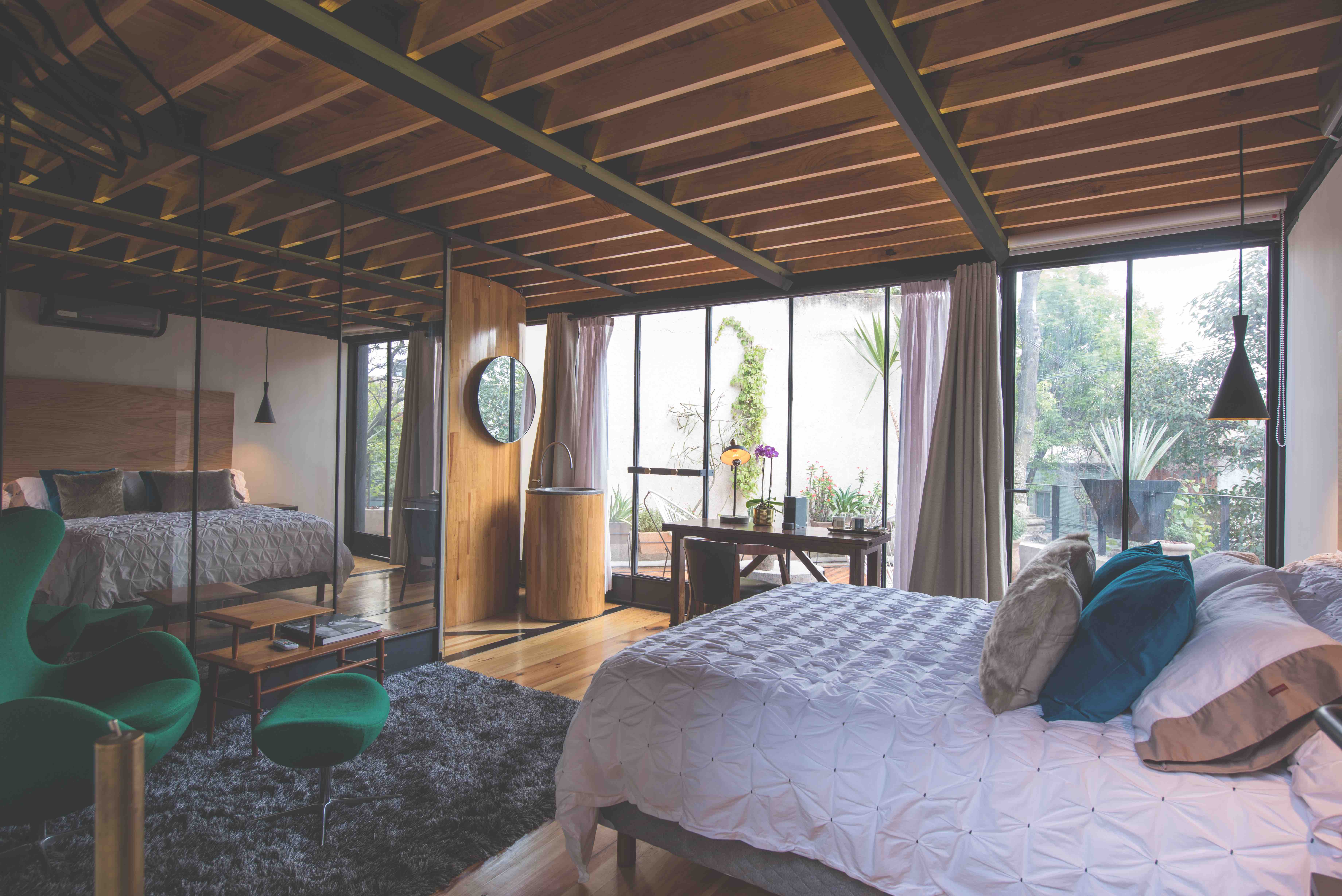 Habitación privada con terraza propia y mucha luz.
