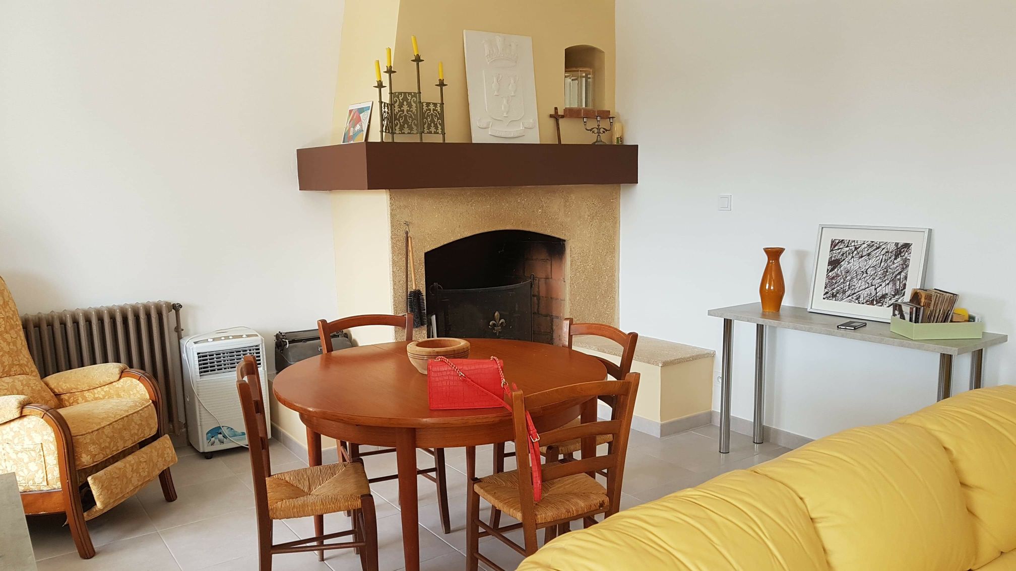 Eyguières: Equipped house with private grounds.