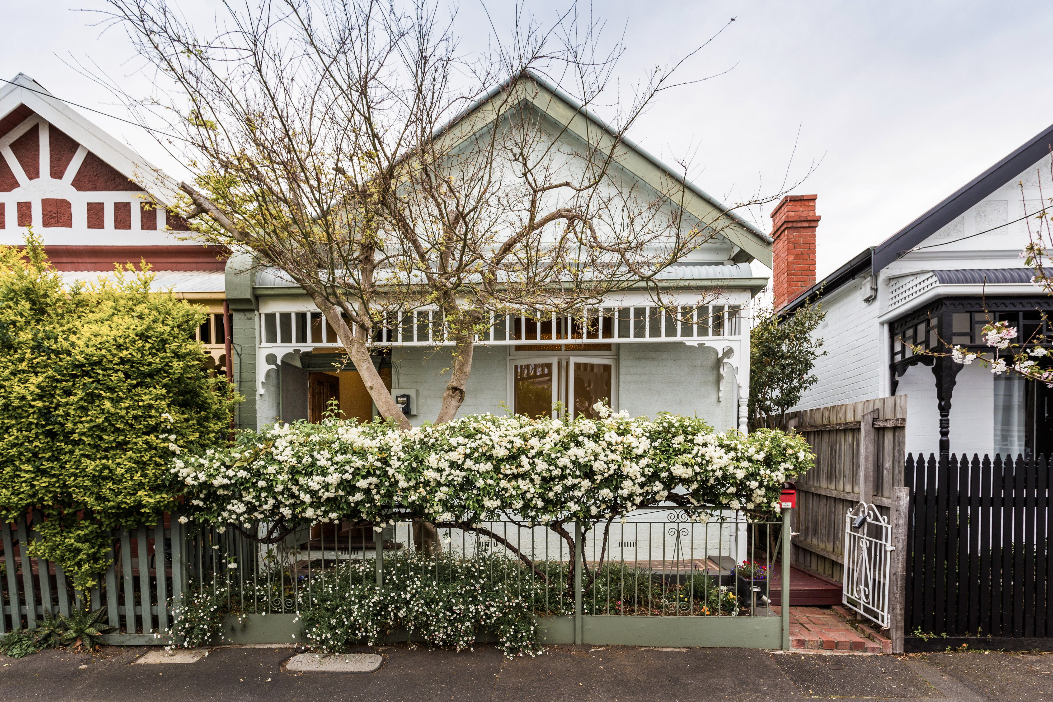 Charming Classic Cottage with Garden Courtyard