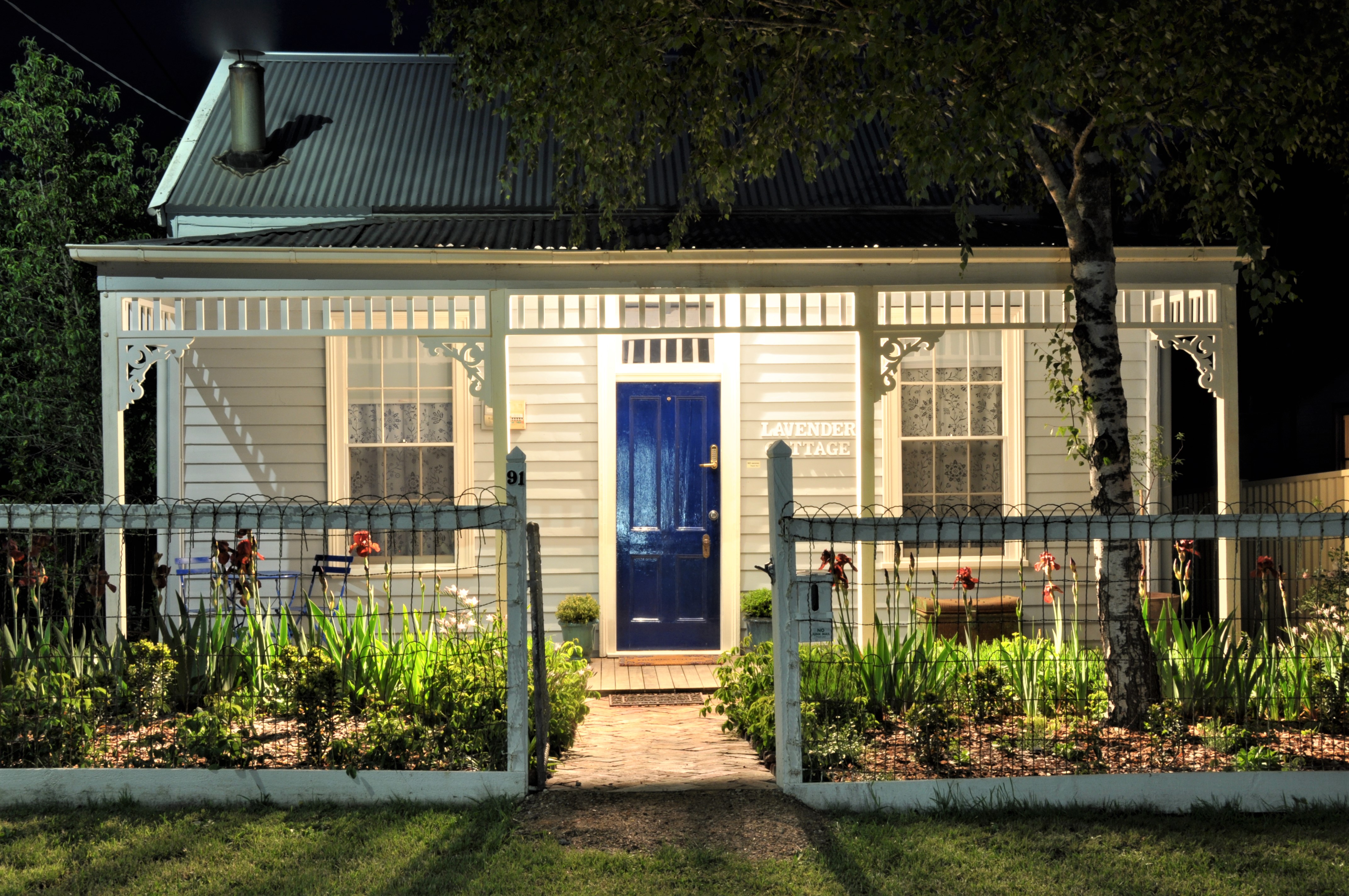 A romantic getaway, close to town. WiFi & Netflix