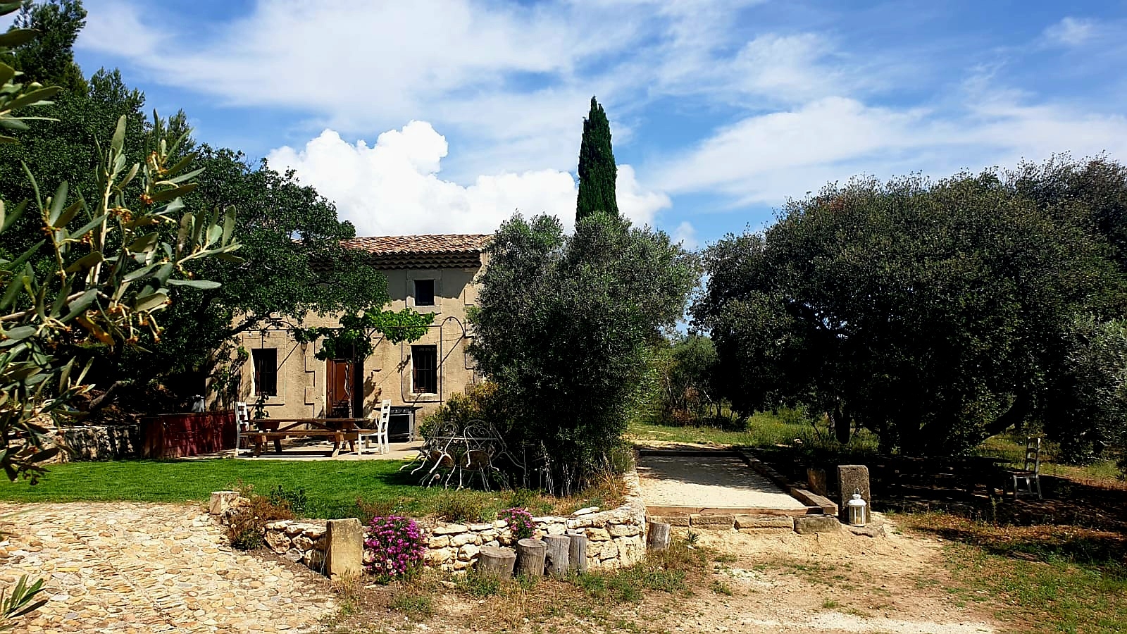 3* Cabanon in  the olive grove of Parc des Alpilles