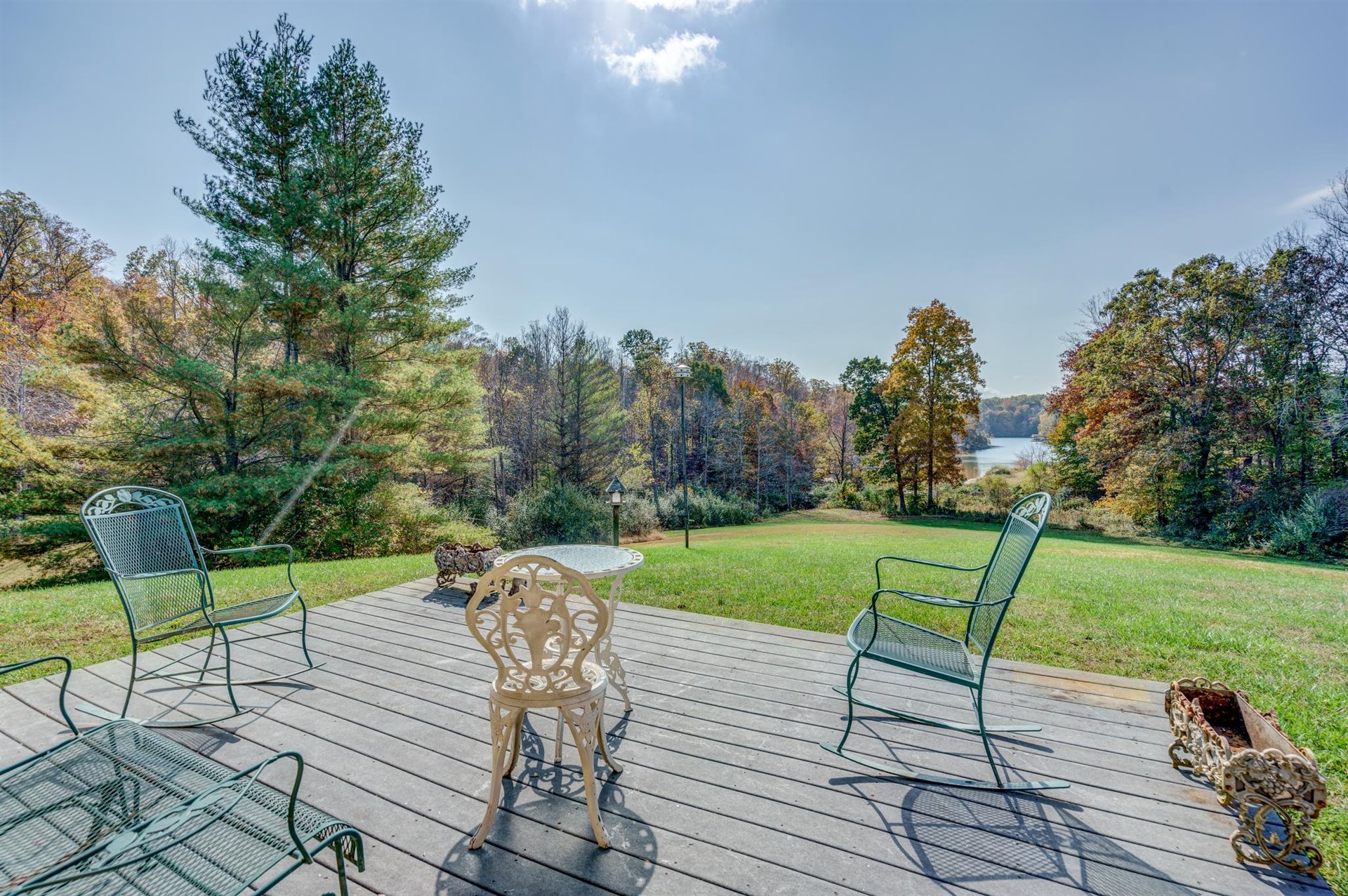 Lake View Farm Retreat Private Pickleball & Pool Houses for Rent in