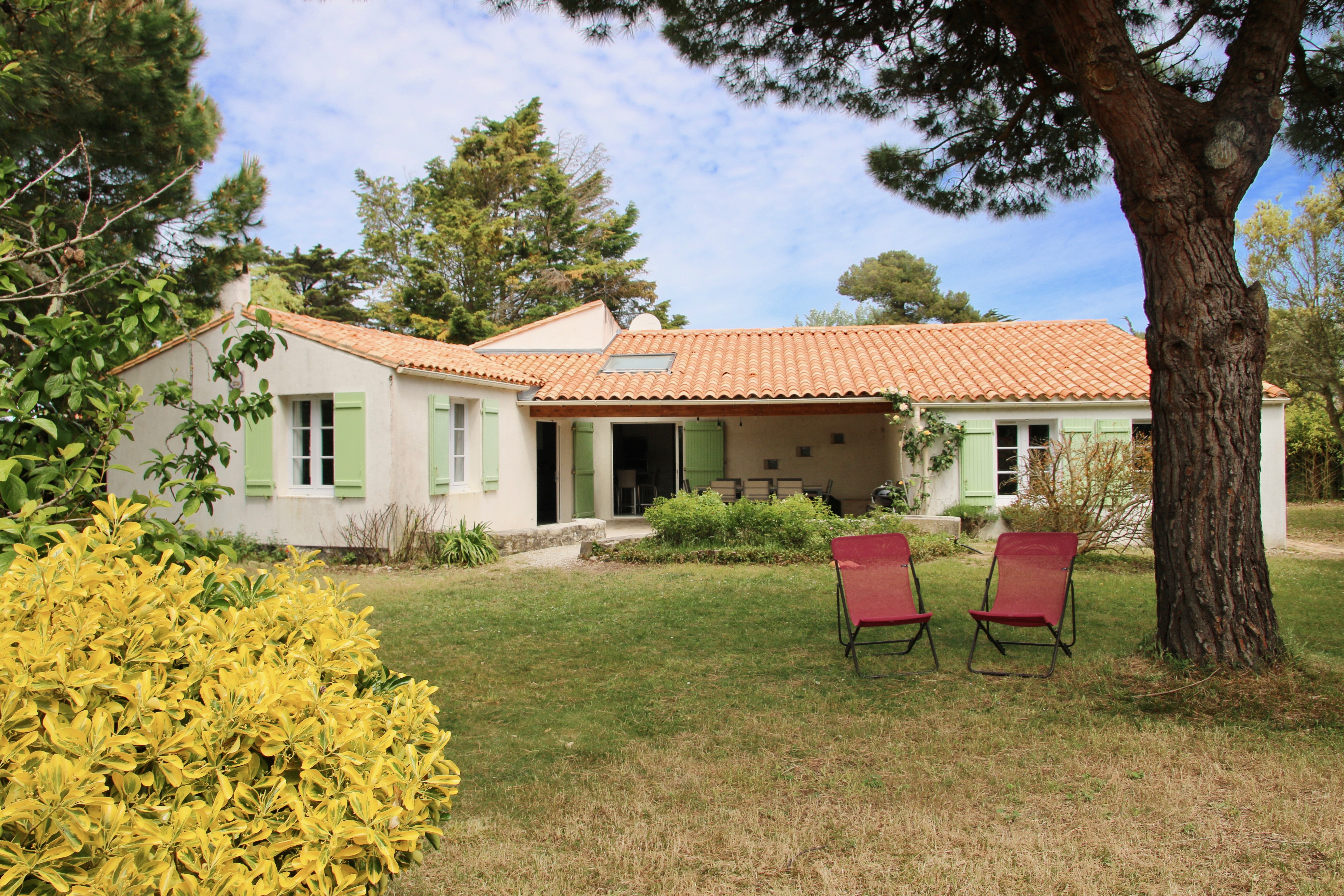 Maison aux Portes with garden 300m from the beach